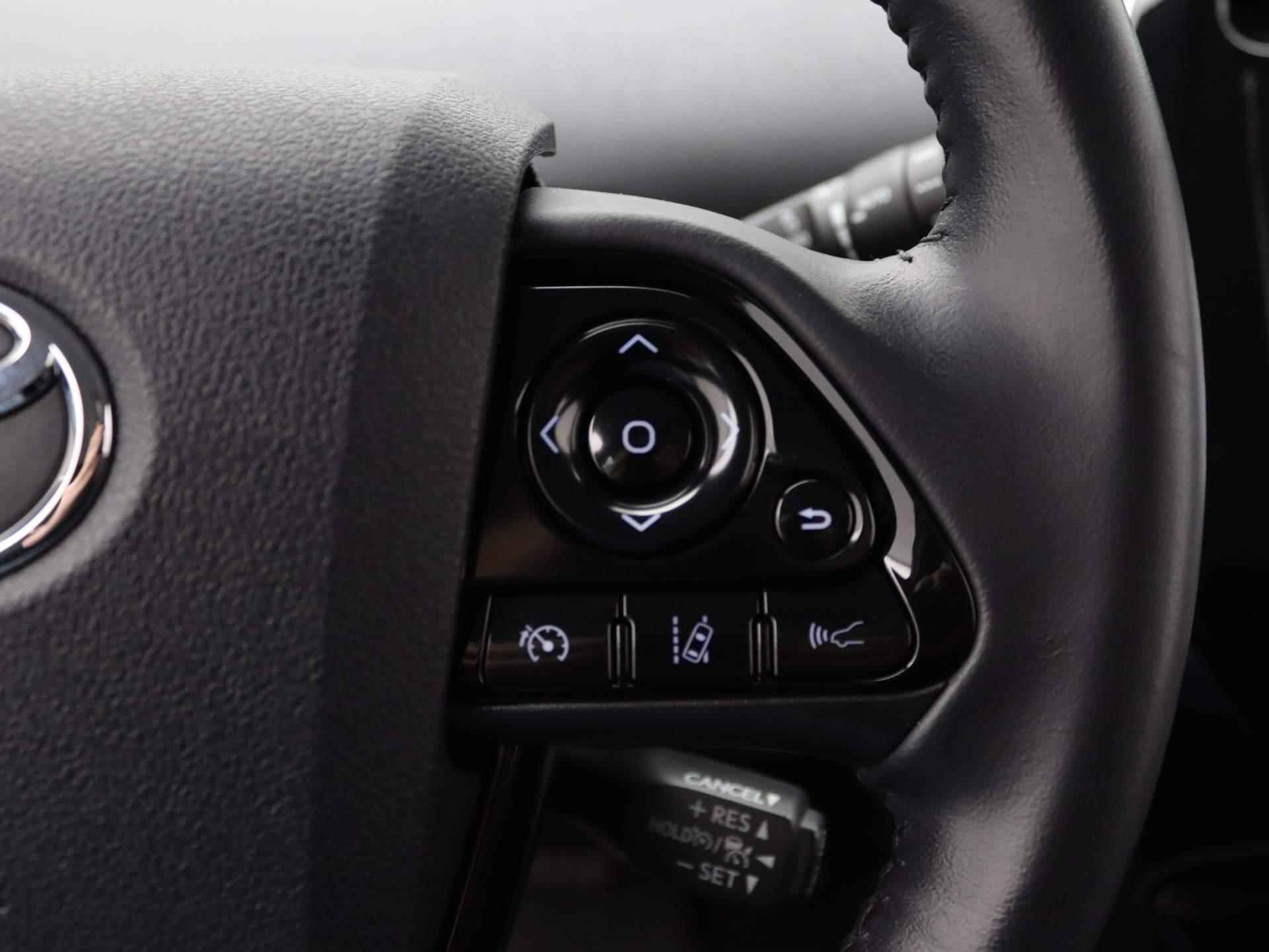 Toyota Prius 1.8 Executive Automaat | Airco | Navigatie | Achteruitkijkcamera | Cruise Control | - 20/45
