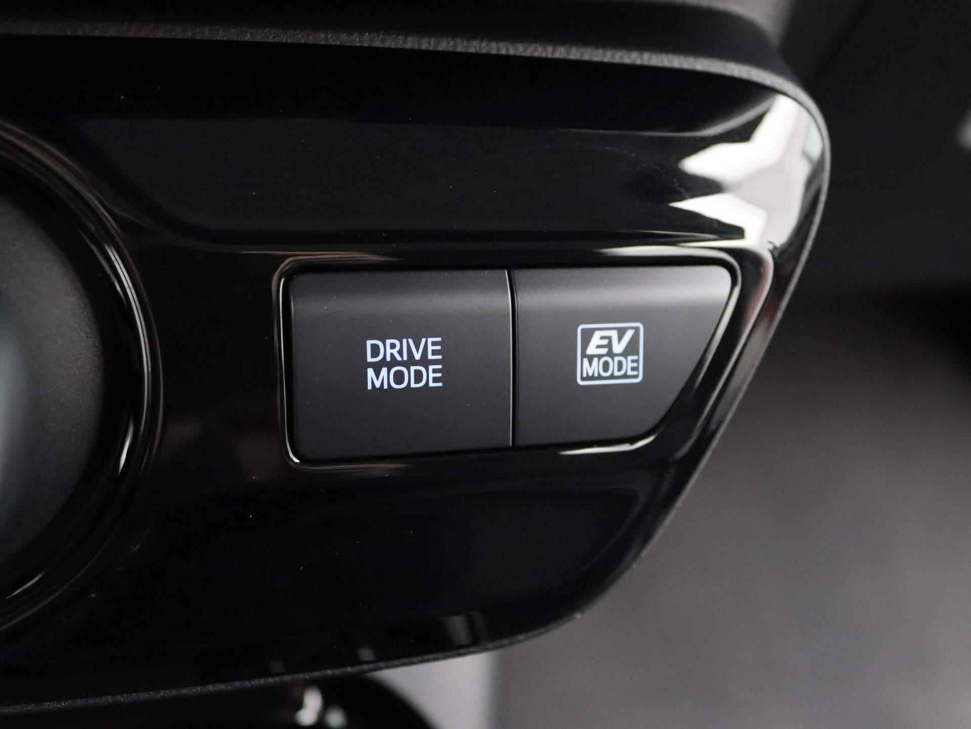 Toyota Prius 1.8 Executive Automaat | Airco | Navigatie | Achteruitkijkcamera | Cruise Control | - 22/45