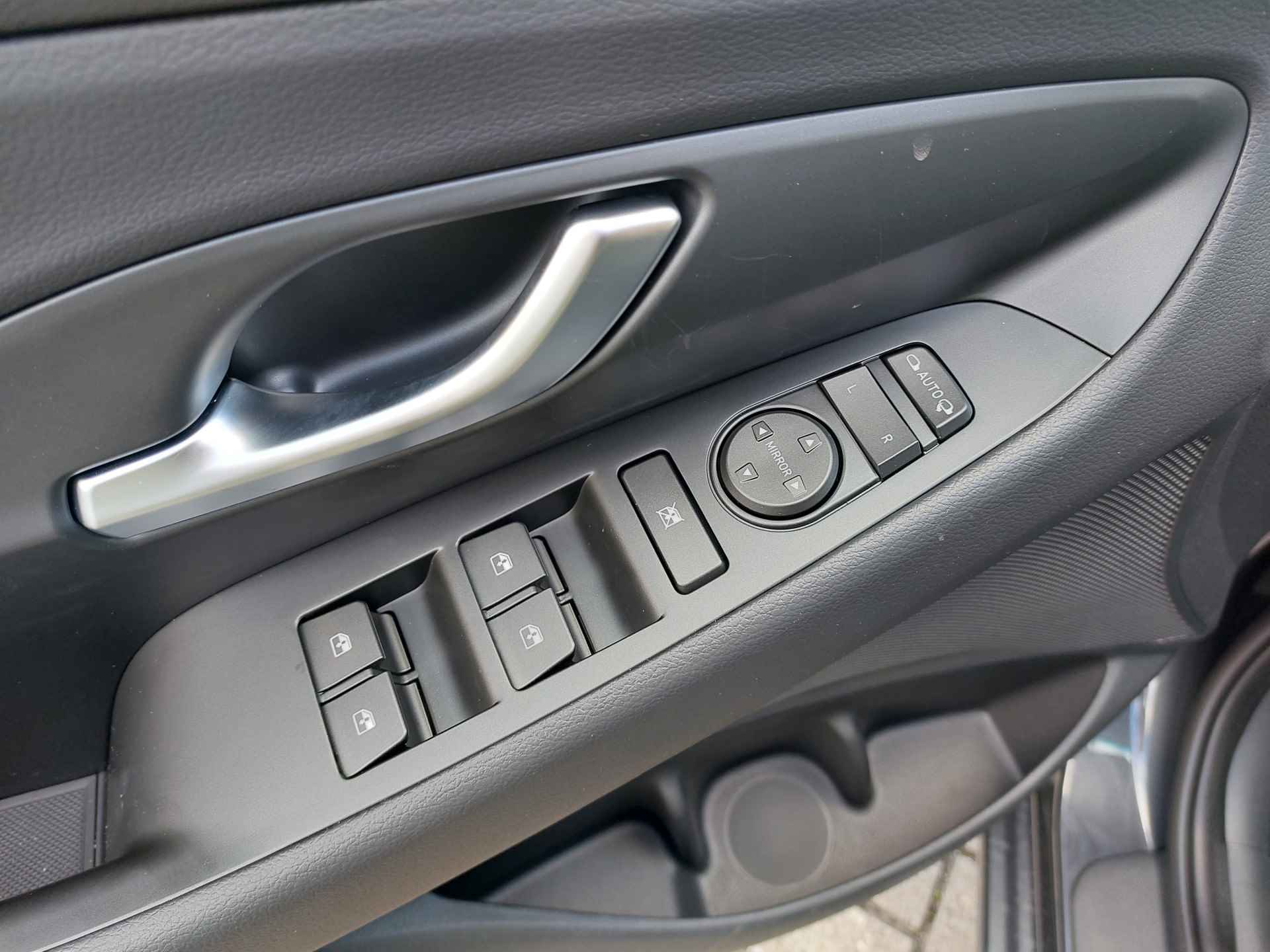 Hyundai i30 1.0 T-GDi MHEV Comfort Smart Cruise en Climate Control | Navigatie | Snelheidsbordenherkenning | Parkeersensoren, achter | Achteruitrijcamera - 12/21