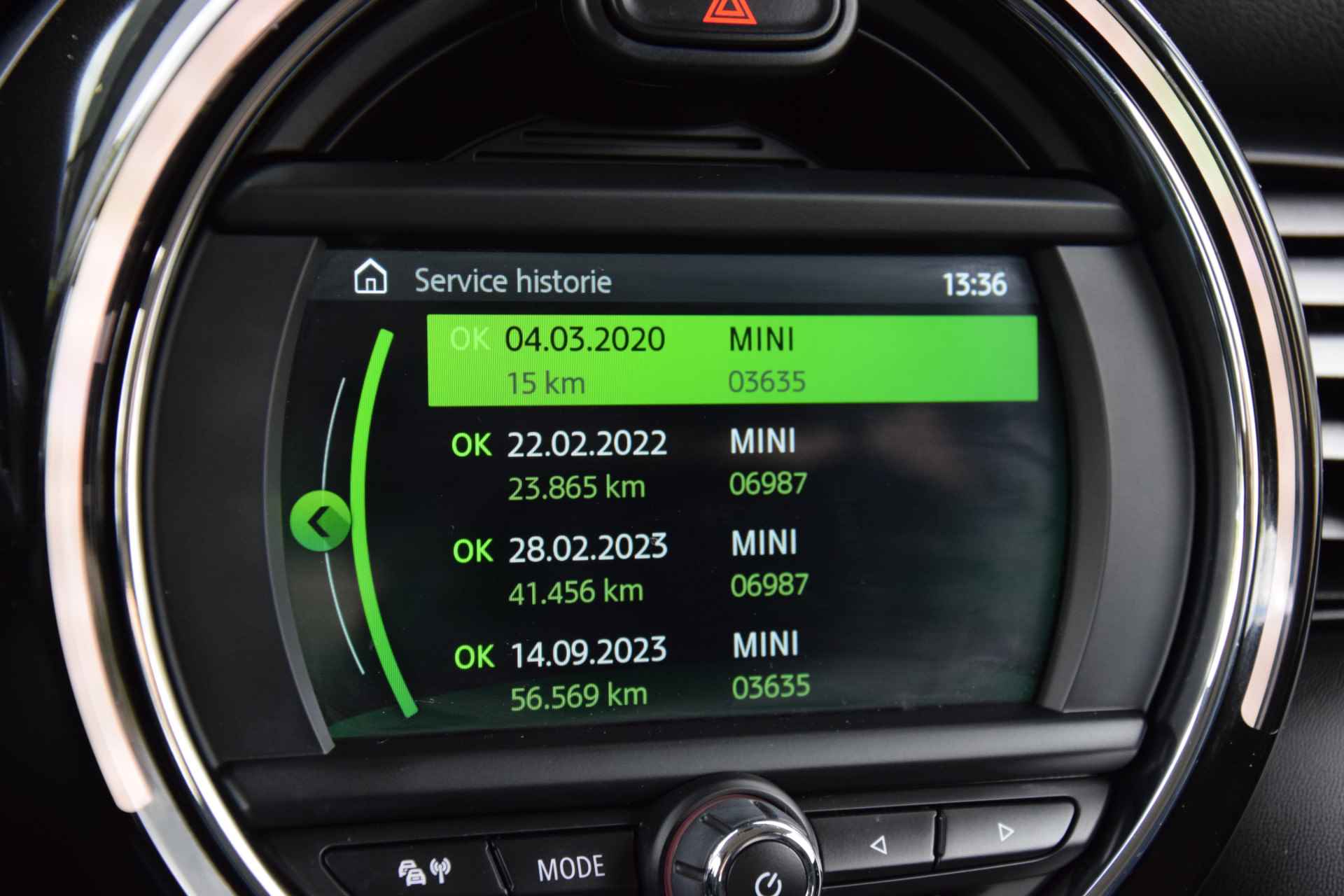 MINI Mini 1.5 136PK Cooper Automaat | Org. NL | BOVAG Garantie | Navigatie | Full LED | Apple Carplay | Keyless Entry&Start | PDC Achter | Navigatie | Bluetooth | Cruise Control | Airco | - 24/40