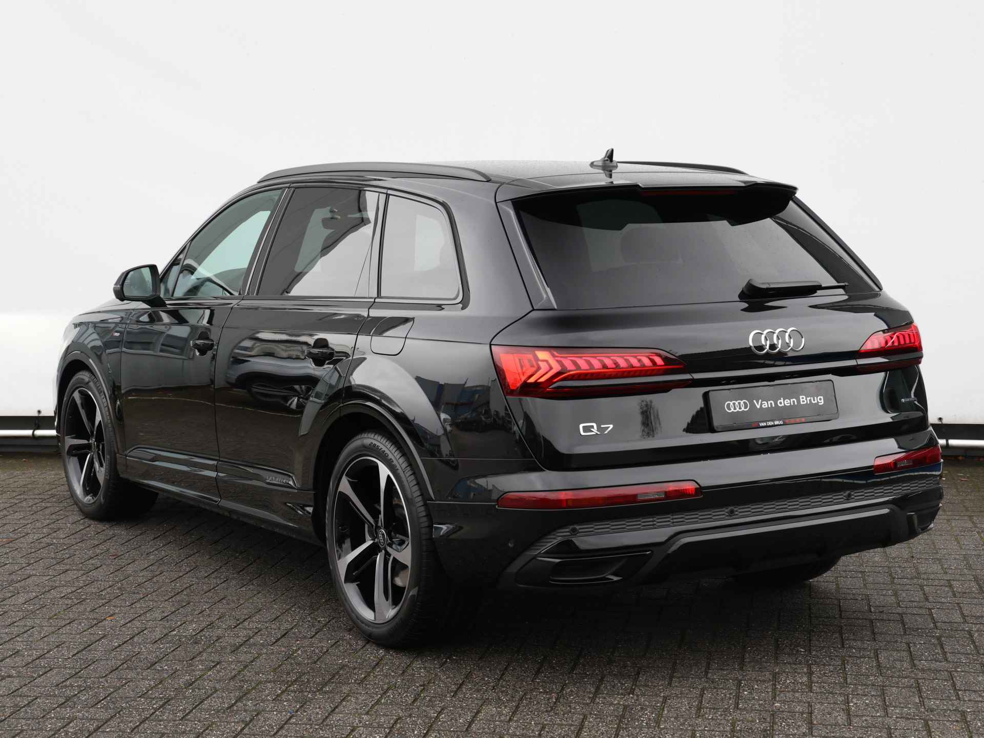 Audi Q7 55 TFSI e quattro Pro Line S 381pk | B&O | Servo | Head-up | 360° camera | Luchtvering | Trekhaak | Keyless | Adaptive Cruise | Dodehoekdetectie | Stoelverwarming v+a | Stuurwielverwarming - 17/62