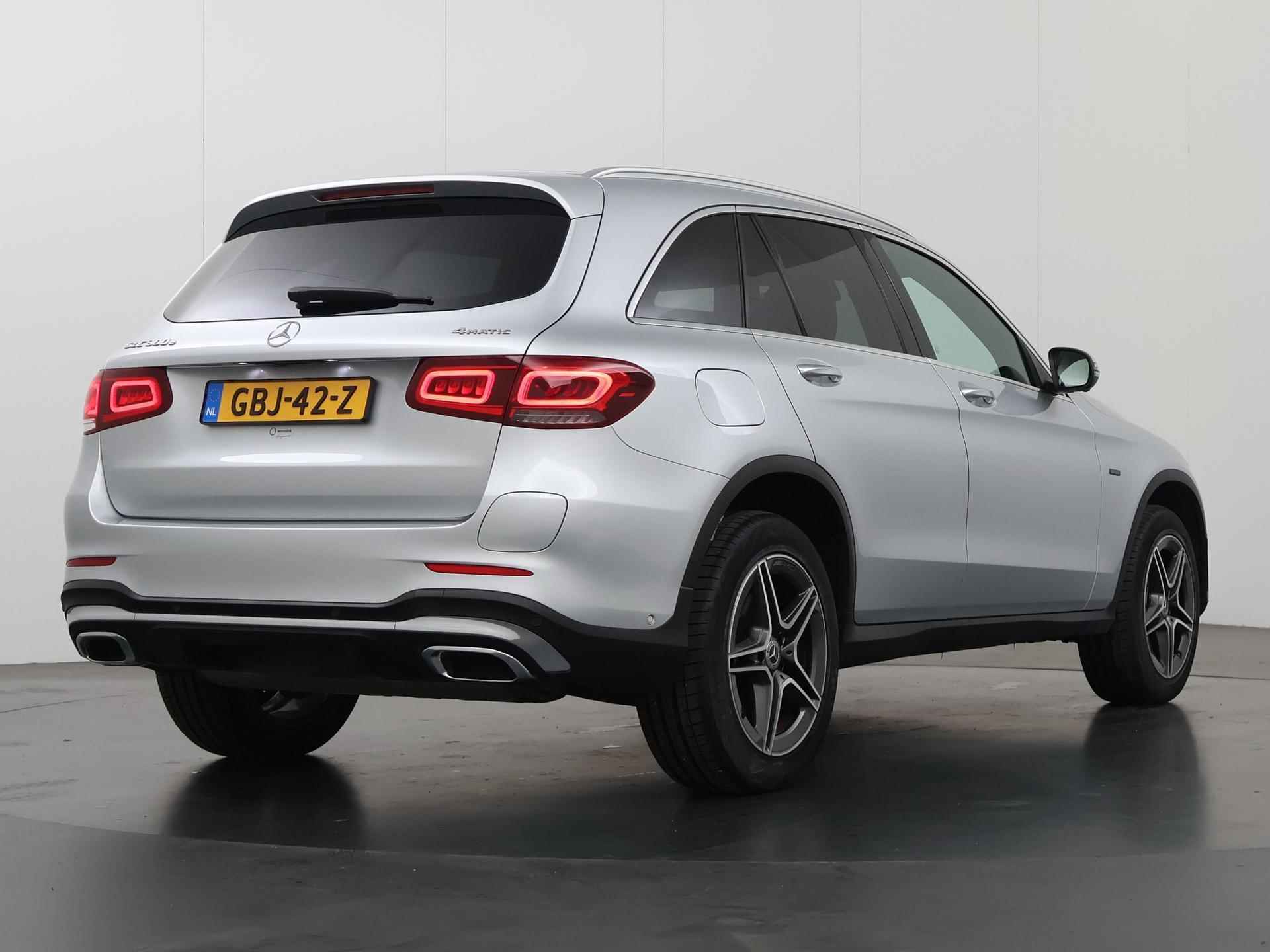 Mercedes-Benz GLC-klasse 300e 4MATIC Business Solution AMG | Trekhaak | Panoramadak | Burmester | Sfeerverlichting | Stoelverwarming | Apple Carplay/Android Auto | Highbeam LED | - 3/52