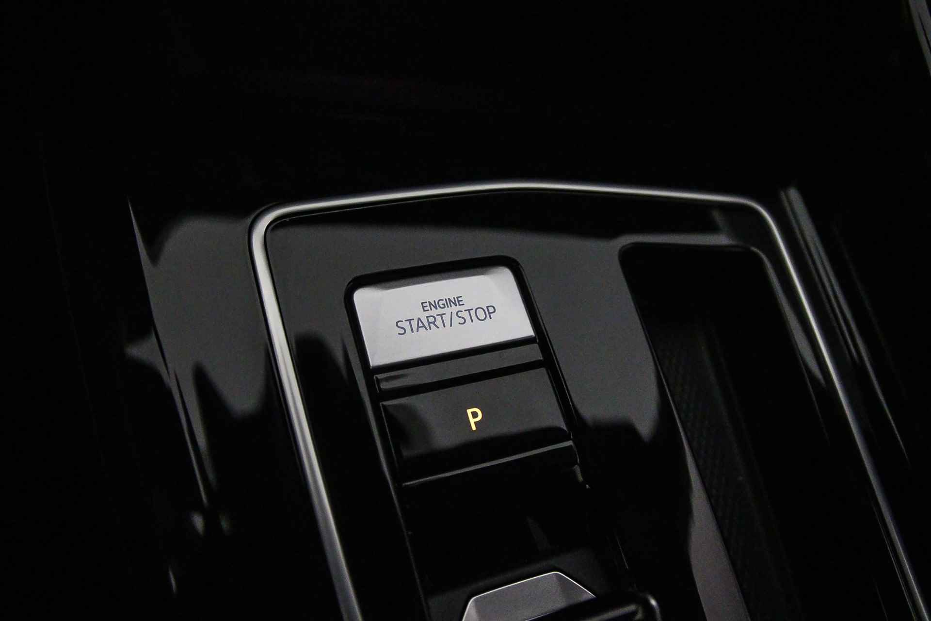 Volkswagen Golf R-Line Business 1.5 eTSI 150pk DSG Automaat Adaptive cruise control, Navigatie, Achteruitrijcamera, Stoelverwarming, Airco, DAB, Parkeersensoren, Stuurwiel verwarmd, LED verlichting - 20/47