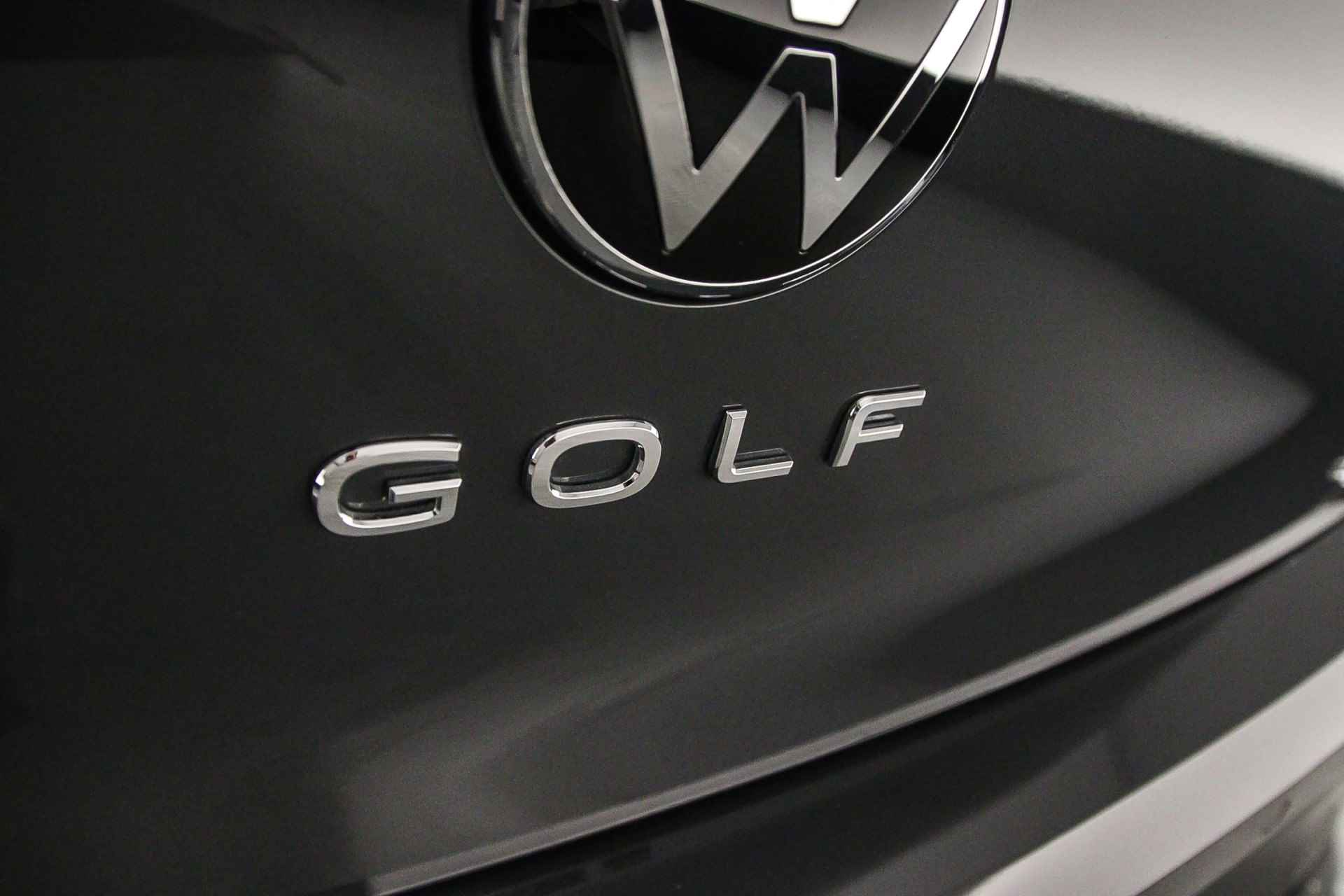 Volkswagen Golf R-Line Business 1.5 eTSI 150pk DSG Automaat Adaptive cruise control, Navigatie, Achteruitrijcamera, Stoelverwarming, Airco, DAB, Parkeersensoren, Stuurwiel verwarmd, LED verlichting - 38/47
