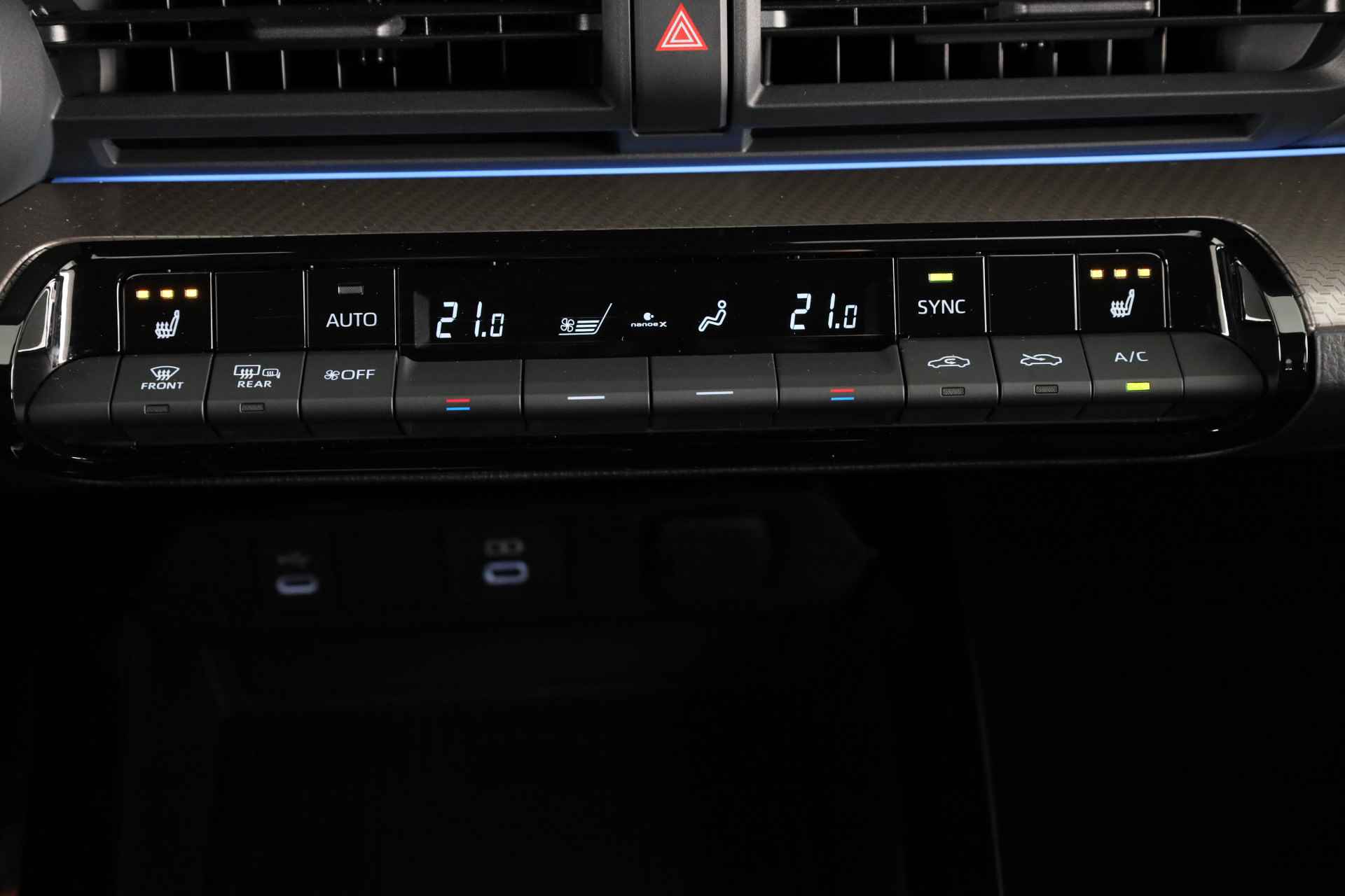 Toyota Prius 2.0 Plug-in Executive *DEMO* | Navigatie | Stoelverwarming | - 10/36