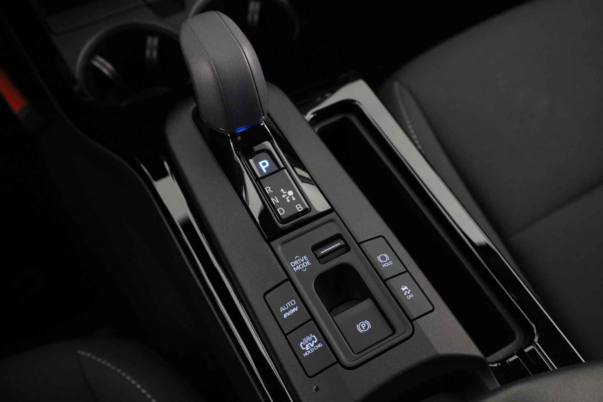 Toyota Prius 2.0 Plug-in Executive *DEMO* | Navigatie | Stoelverwarming | - 11/36