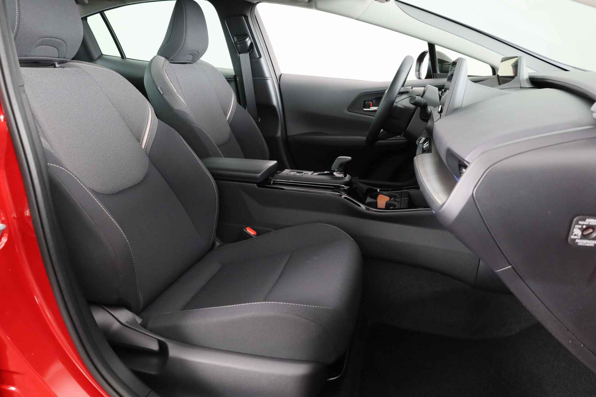 Toyota Prius 2.0 Plug-in Executive *DEMO* | Navigatie | Stoelverwarming | - 22/36
