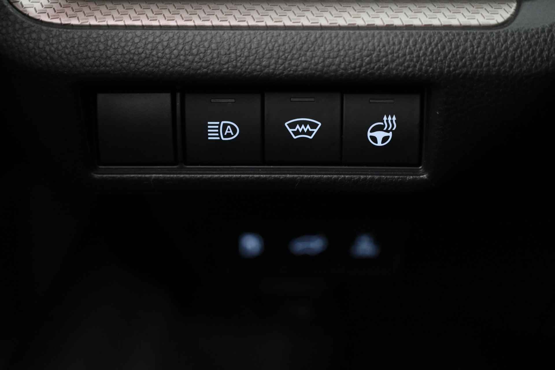Toyota Prius 2.0 Plug-in Executive *DEMO* | Navigatie | Stoelverwarming | - 26/36