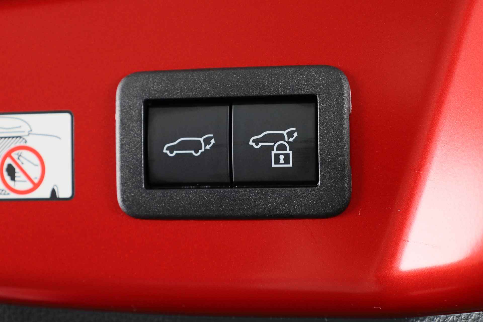 Toyota Prius 2.0 Plug-in Executive *DEMO* | Navigatie | Stoelverwarming | - 28/36