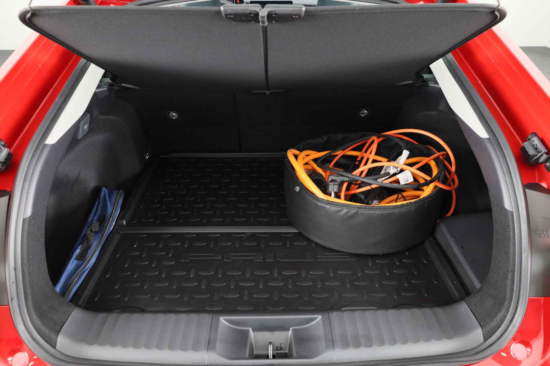 Toyota Prius 2.0 Plug-in Executive *DEMO* | Navigatie | Stoelverwarming | - 29/36