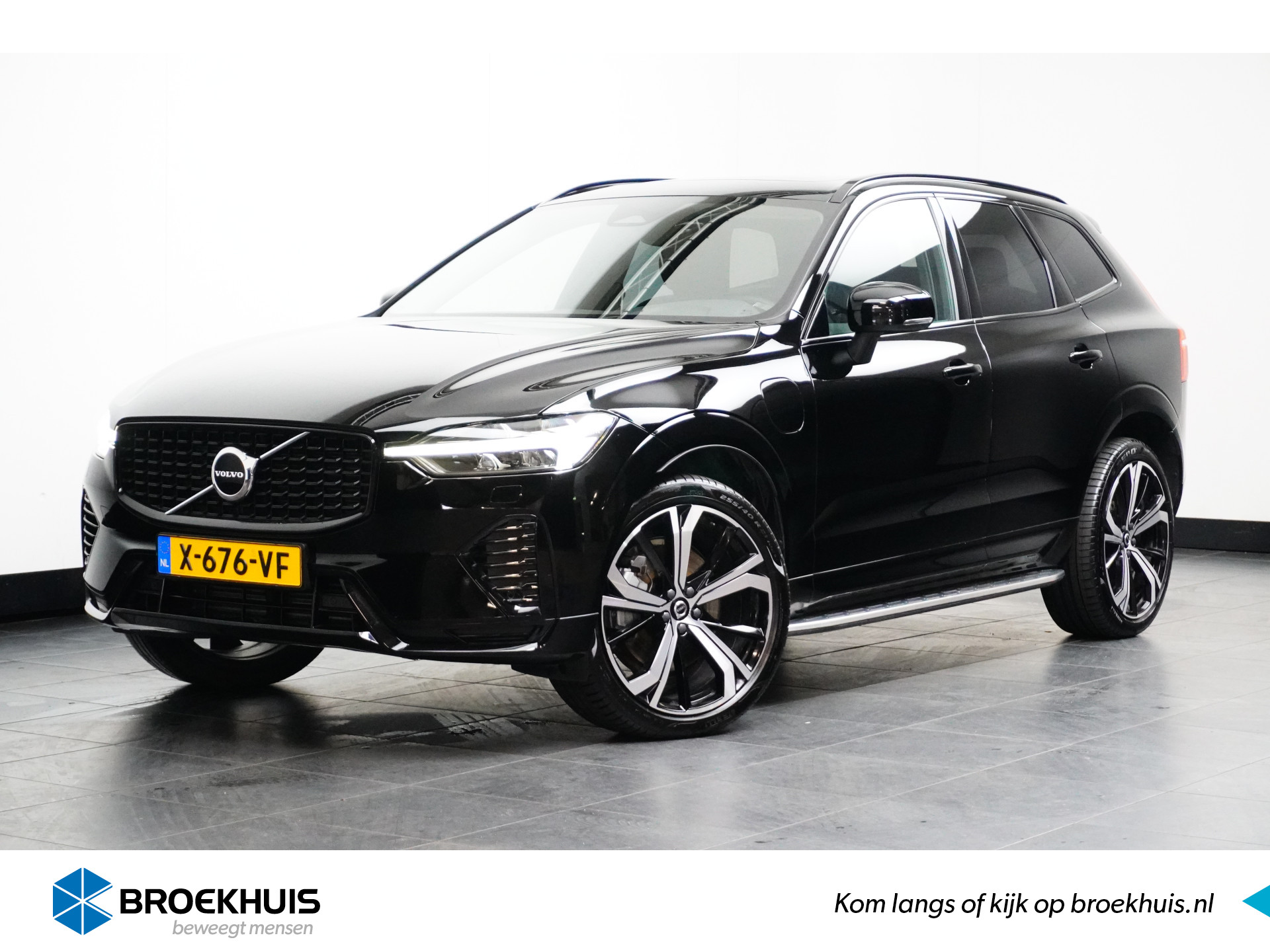 Volvo XC60 Recharge T6 AWD Plus Dark Long Range | Climate Pro Pack | Panoramadak | Cruise adaptief | BLIS | Leder | Getint glas | Trekhaak bij viaBOVAG.nl