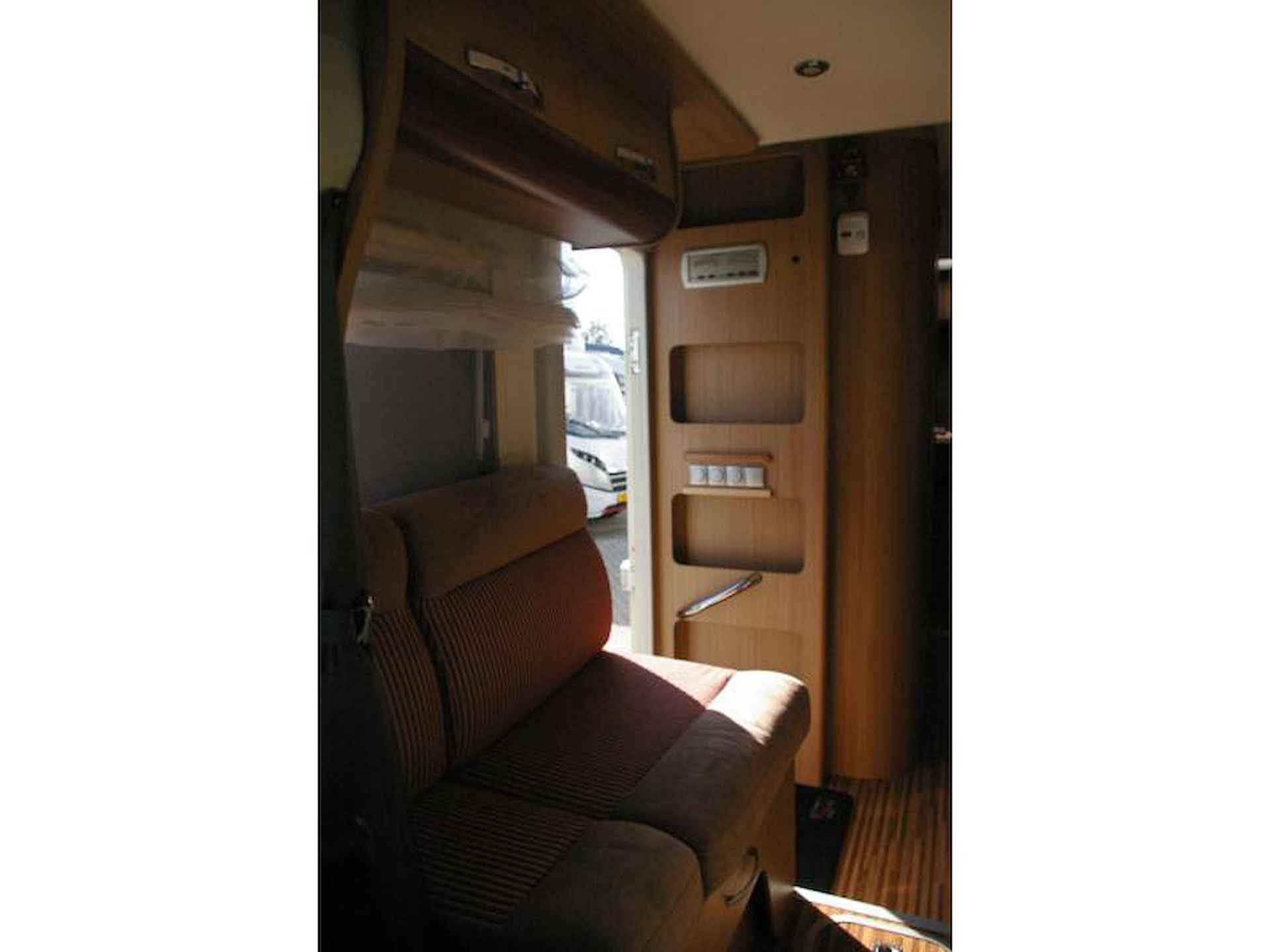 Adria Matrix Axess M 670 SC Queensbed, Hefbed. - 10/18