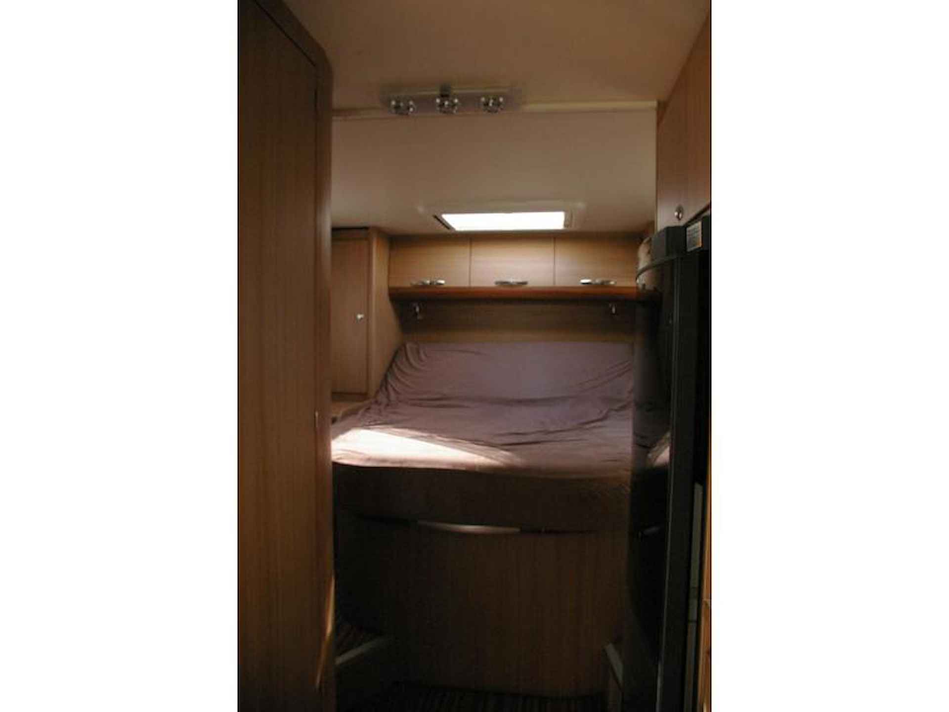 Adria Matrix Axess M 670 SC Queensbed, Hefbed. - 13/18