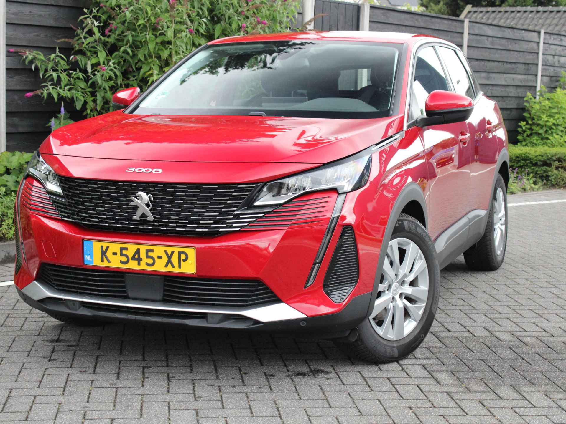 Peugeot 3008 1.2 PureTech 130PK Active Pack Navigatie, Climate controle, Apple Carplay/Android Auto, All weather banden, Trekhaak, wij leveren deze auto met een nieuwe distributieriem - 5/37