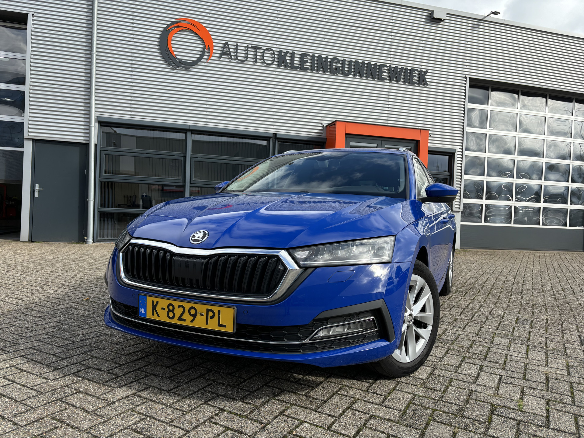 Škoda Octavia Combi 1.0 TSI Business Edition Plus NL-Auto 1e eigenaar / Apple/Android Carplay / Trekhaak / Digitaal Display / Parkeersensoren