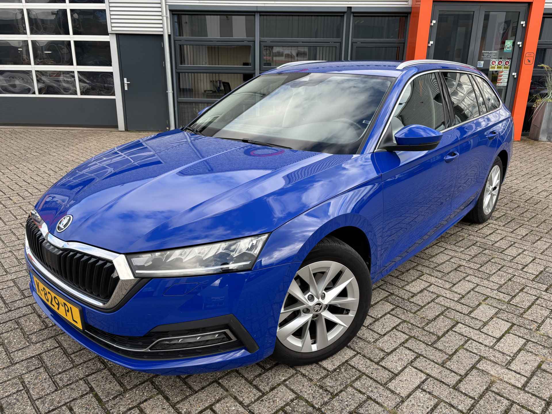 Škoda Octavia Combi 1.0 TSI Business Edition Plus NL-Auto 1e eigenaar / Apple/Android Carplay / Trekhaak / Digitaal Display / Parkeersensoren - 10/27