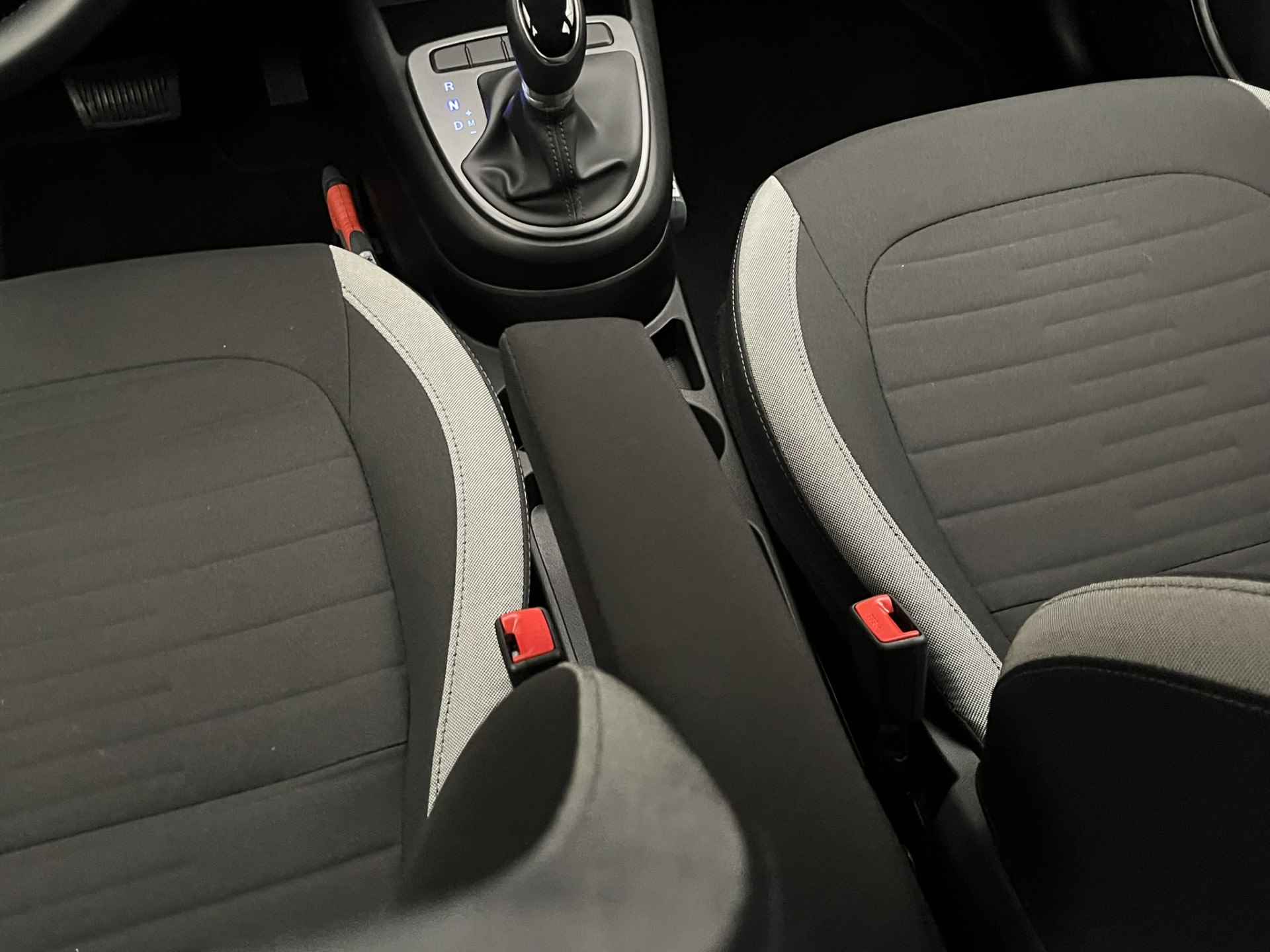 Hyundai i10 1.0 Comfort 5-zits Automaat | 5-Deurs | Airco | Cruise | Bluetooth | DAB | Rijstrooksensor | Central - 30/39