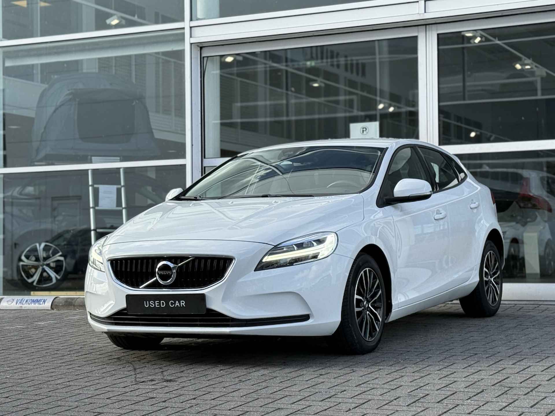 Volvo V40 T2 123PK AUT Polar+| Leder| Navi| OnCall| Stoel.verw| LED - 3/38