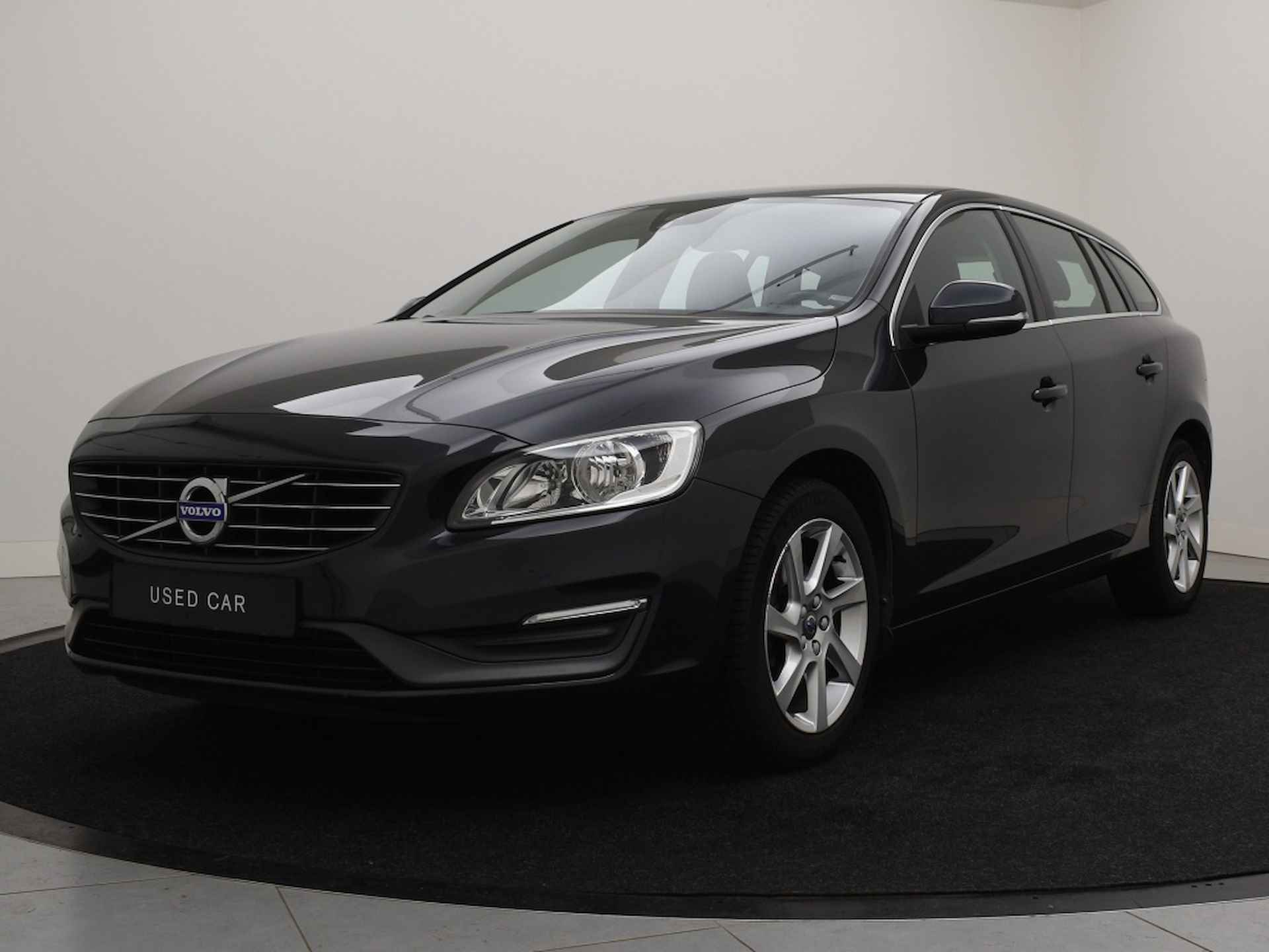 Volvo V60 T3 AUT(6) MOMENTUM NAVI BLUETOOTH PARK ASSIST - 2/31