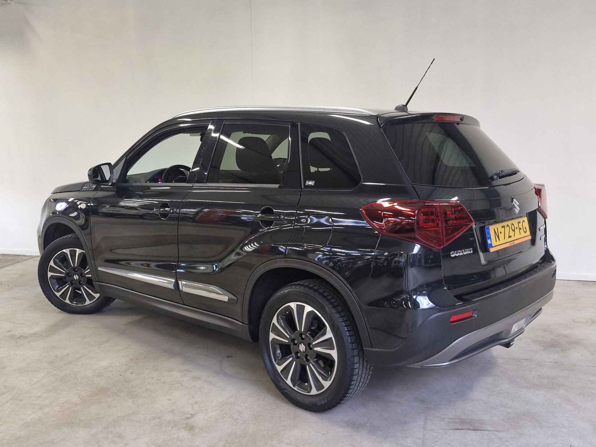 Suzuki Vitara 1.4 Boosterjet Select Smart Hybrid | NL-auto | 1e Eig. | Trekhaak | All-season Banden | Navigatie | Camera | Apple Carplay & Android Auto - 4/33