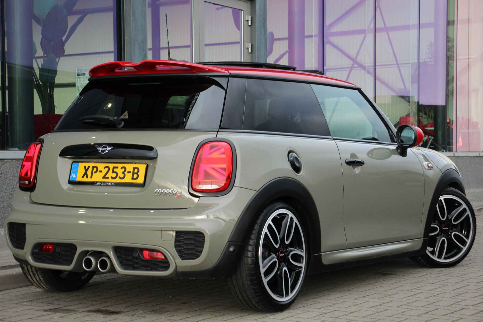 MINI Mini 2.0 Cooper S John Cooper Works Pakket | Panoramadak | HUD | H/K - 11/33