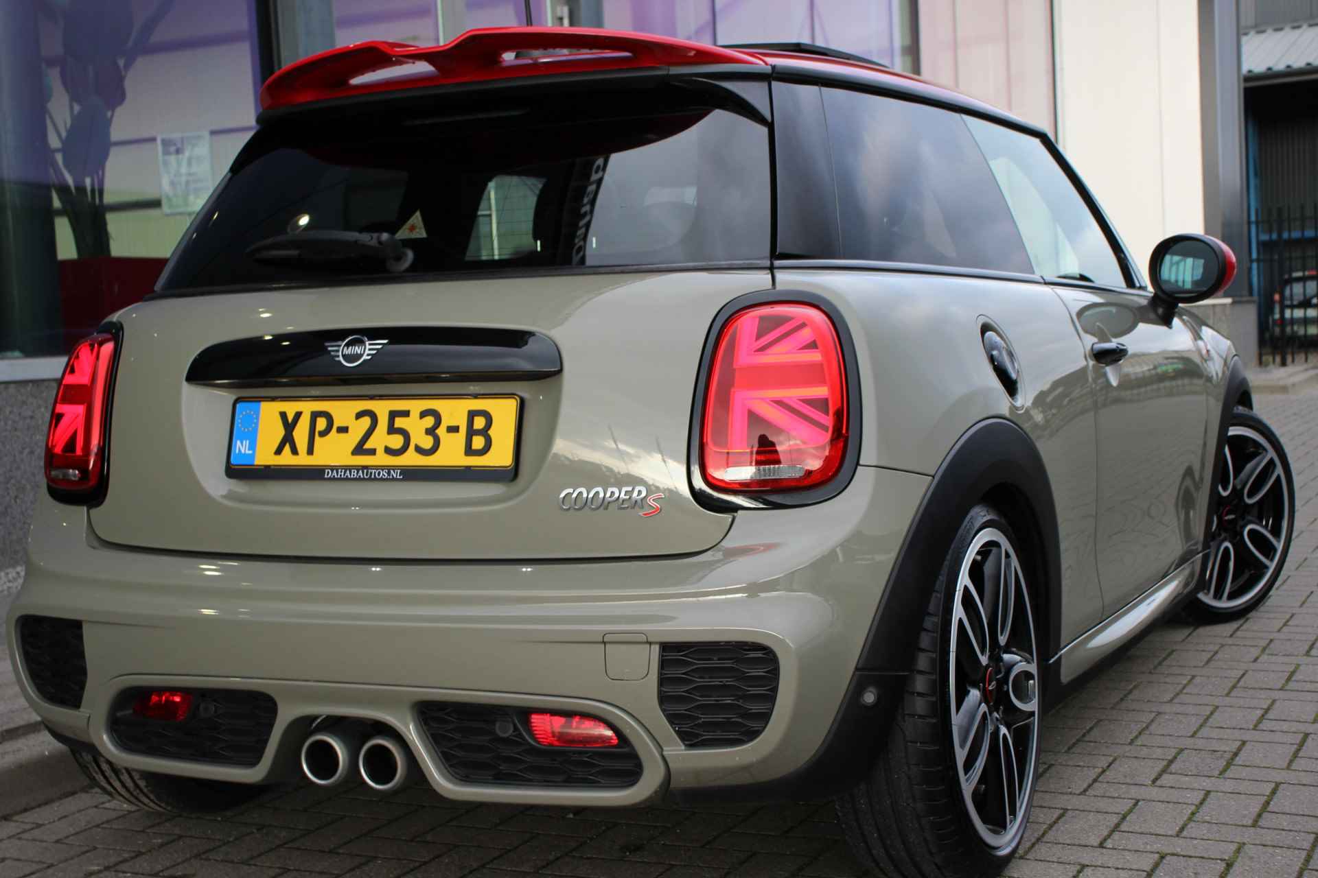 MINI Mini 2.0 Cooper S John Cooper Works Pakket | Panoramadak | HUD | H/K - 15/33