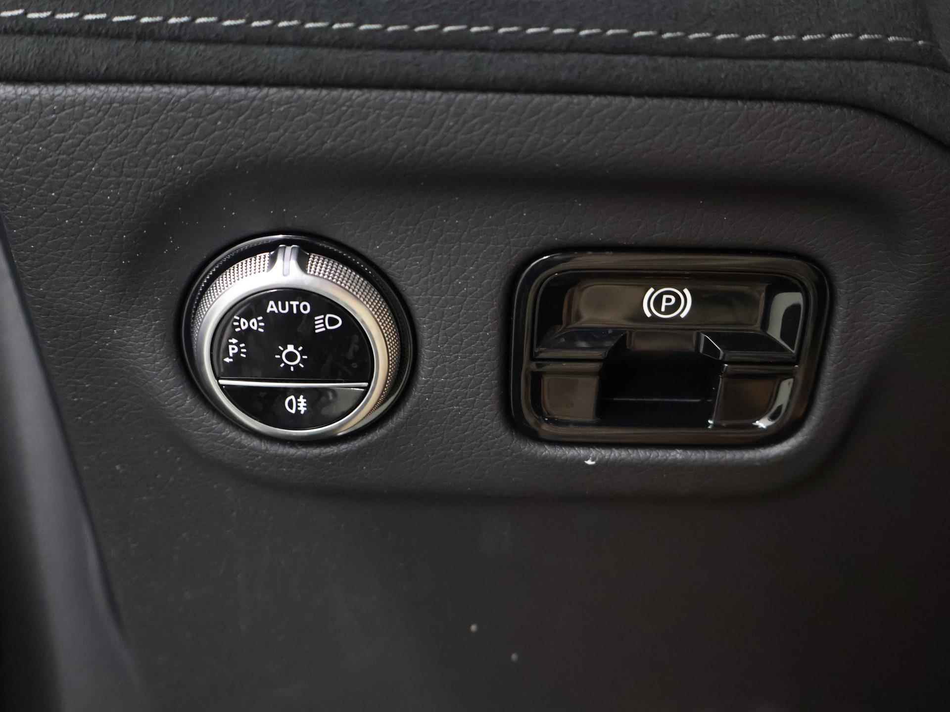 Mercedes-Benz EQE 350+ AMG Line 91 kWh | Panoramadak | Burmester Sound | Smartphone integratie | Achteruitrijcamera | Sfeerverlichting - 34/44