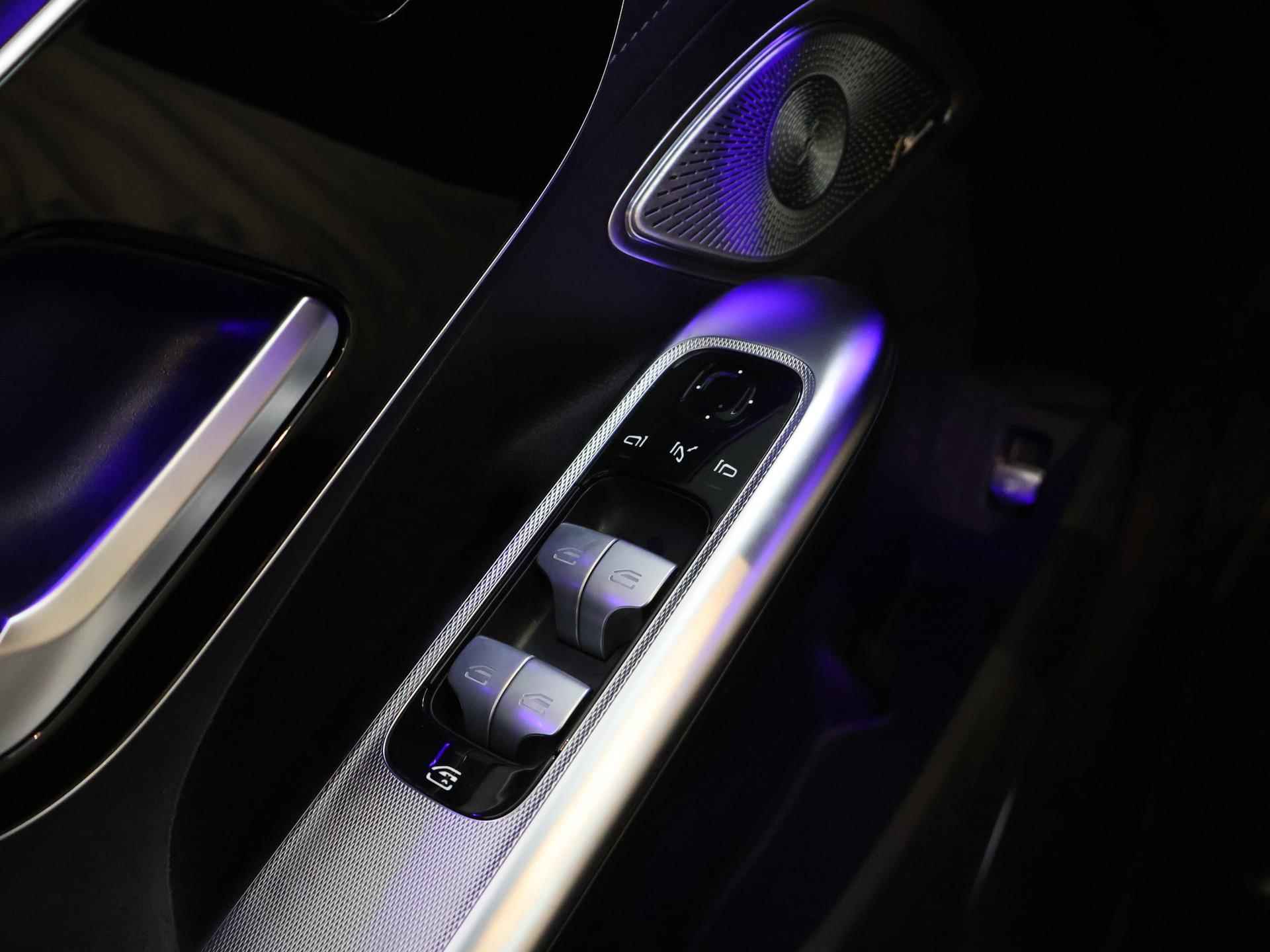 Mercedes-Benz EQE 350+ AMG Line 91 kWh | Panoramadak | Burmester Sound | Smartphone integratie | Achteruitrijcamera | Sfeerverlichting - 37/44