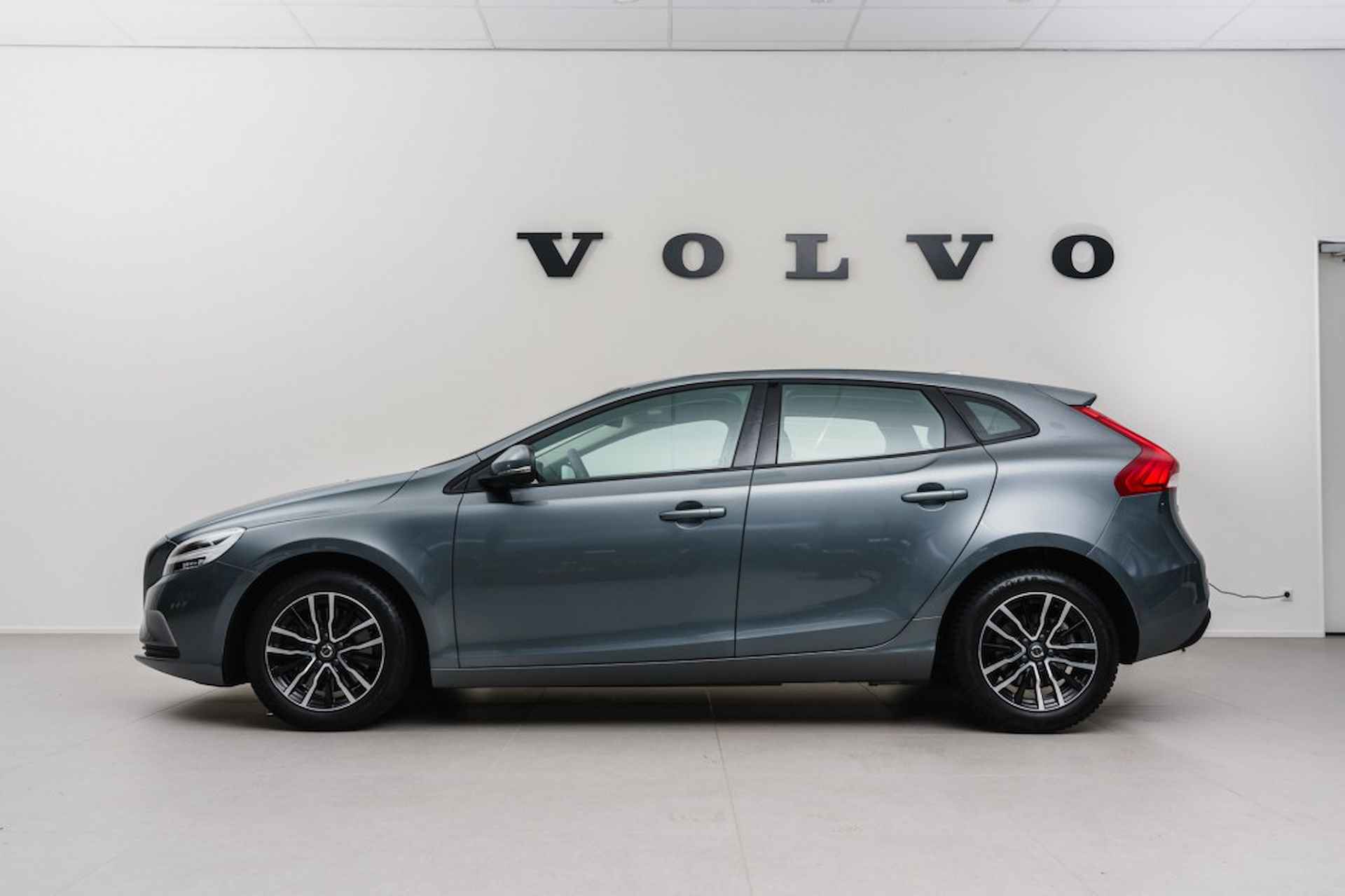 VOLVO V40 T2 Geartronic Polar - 2/22