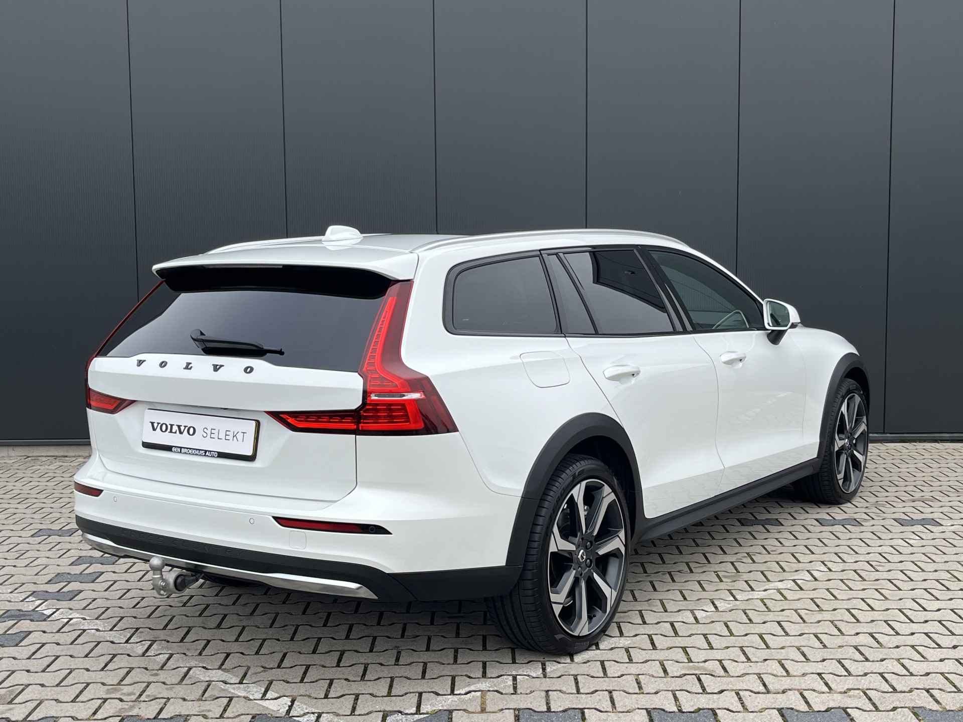 Volvo V60 Cross Country B5 AWD Ultimate | Massage | Geventileerd Leder | Trekhaak | Harman/Kardon | Adaptive LED | BLIS | Standkachel - 5/34