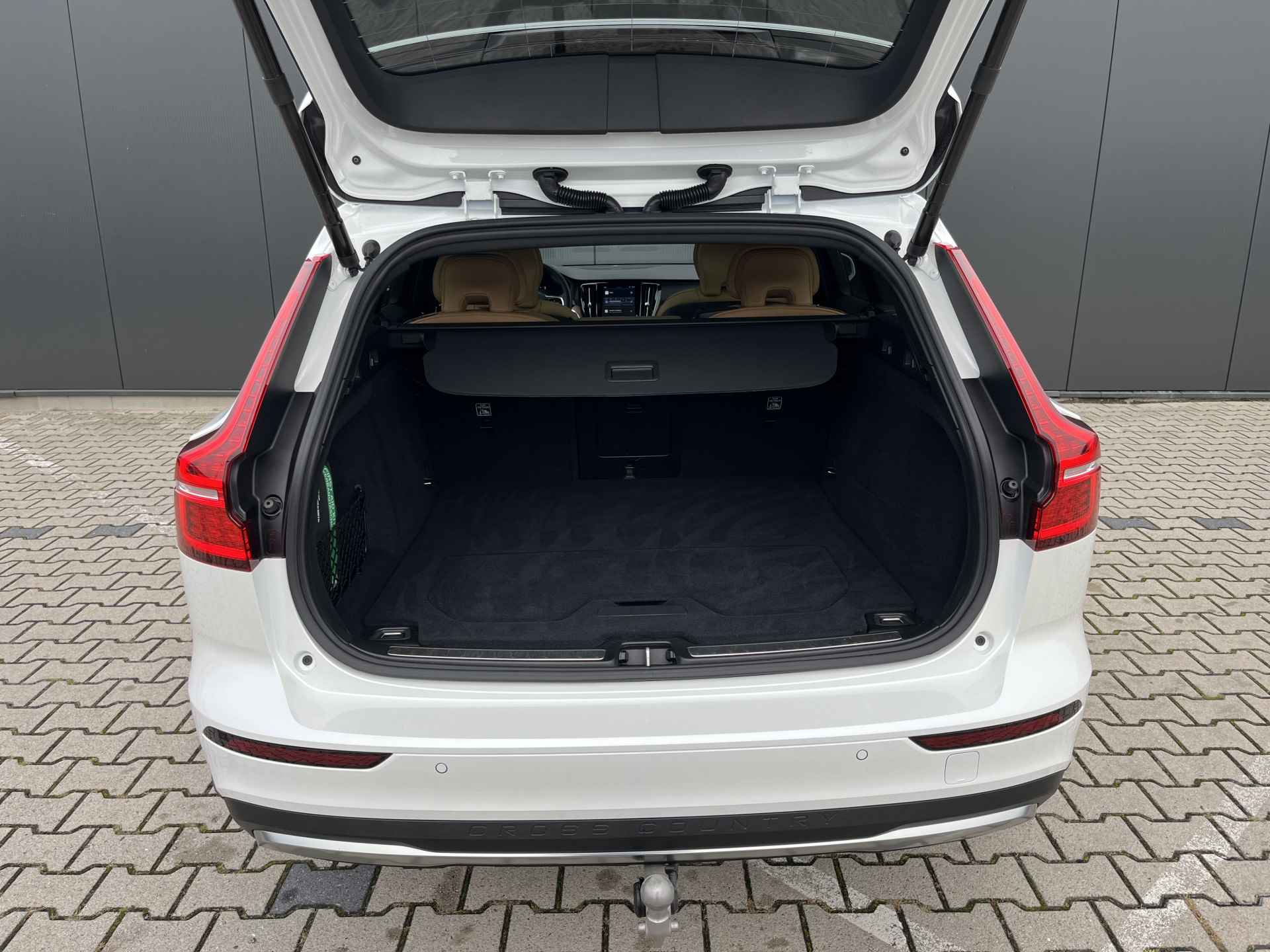 Volvo V60 Cross Country B5 AWD Ultimate | Massage | Geventileerd Leder | Trekhaak | Harman/Kardon | Adaptive LED | BLIS | Standkachel - 22/34