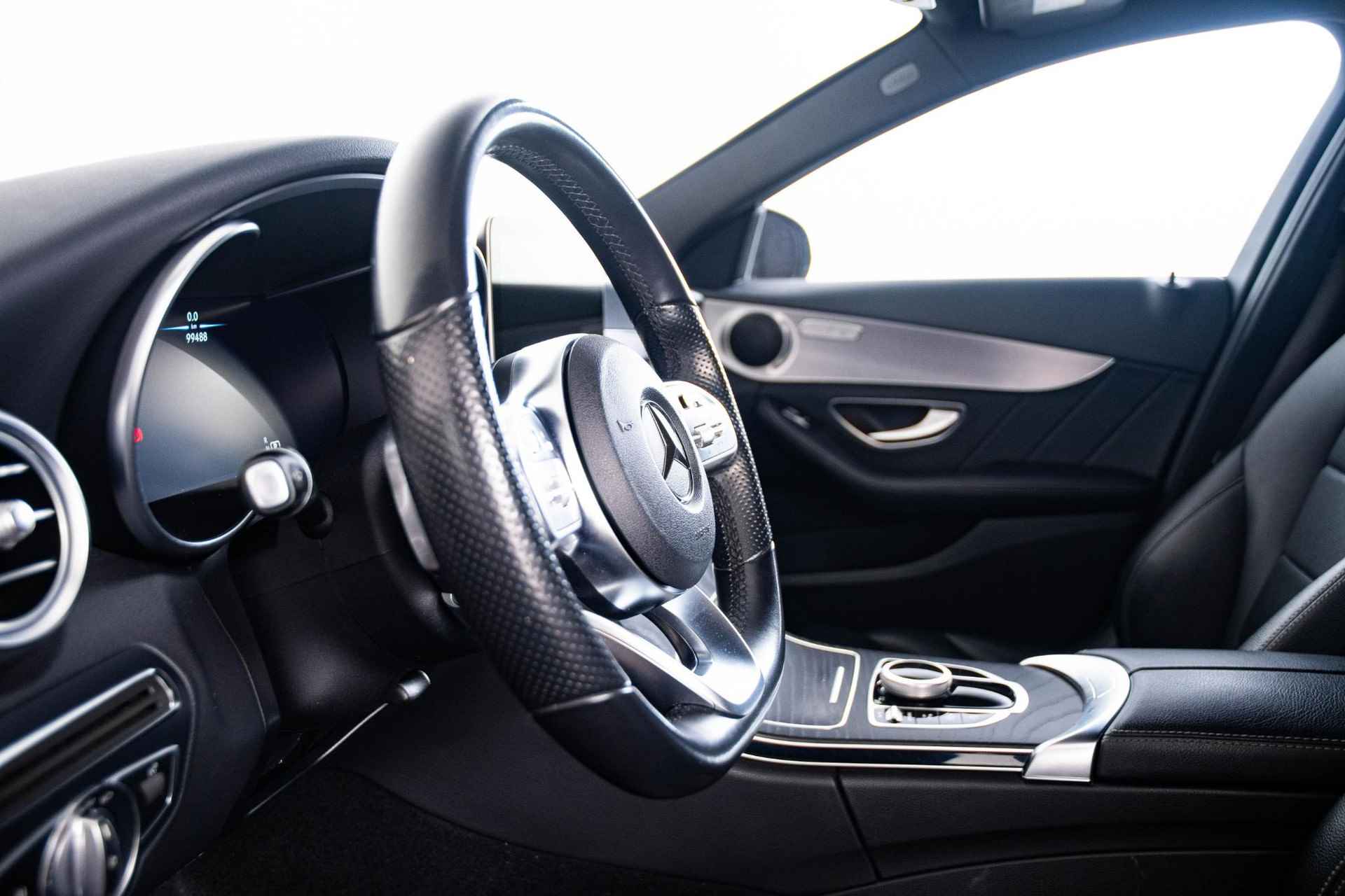 Mercedes-Benz C-klasse 180 Business Solution AMG Ixterieur/Intereur - Sportonderstel - Multifunctioneel sportstuur - Comfortpakket - Stoelverwarming voor - Spiegelpakket - Led koplampen - DAB - - 49/69