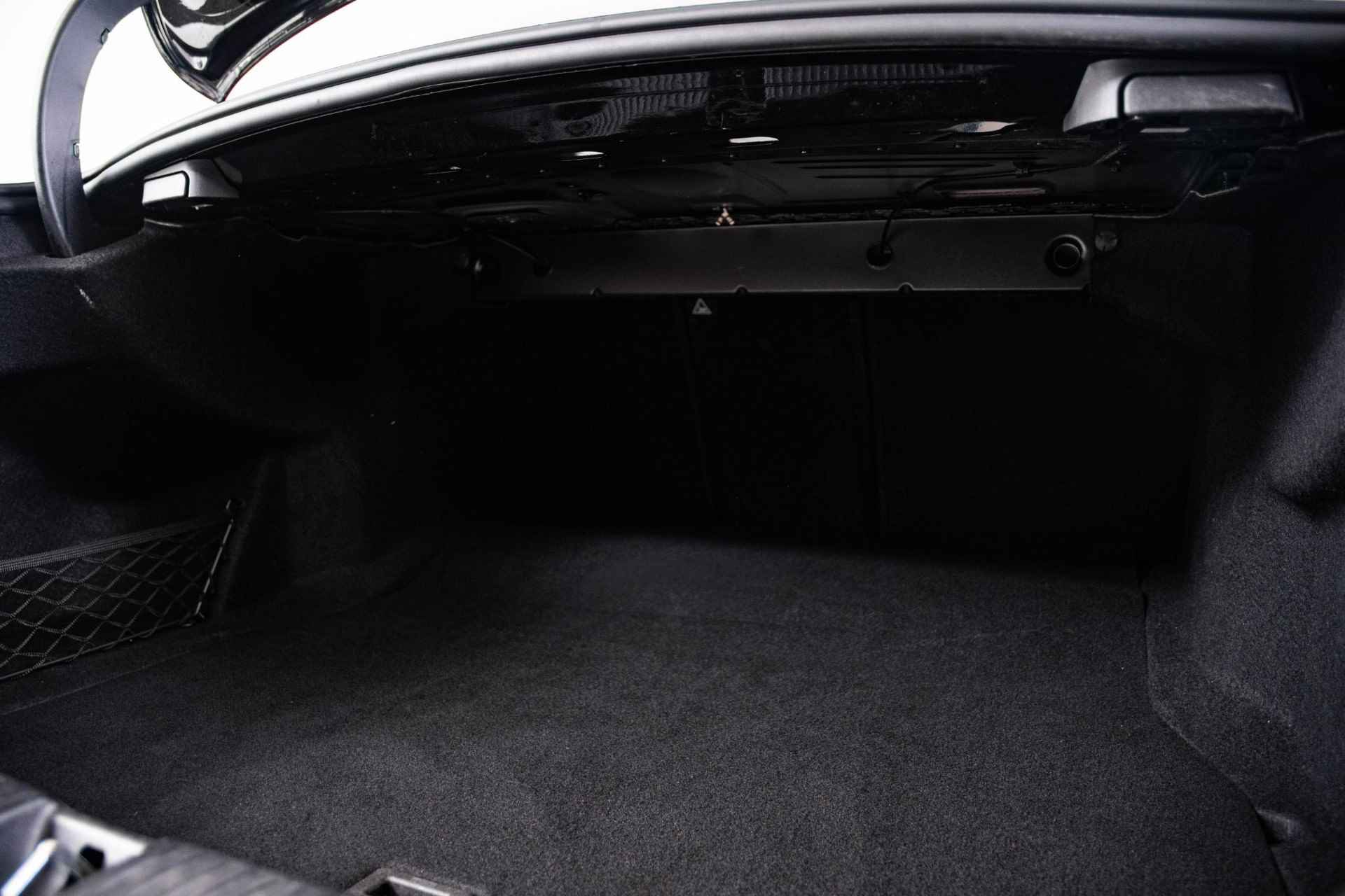 Mercedes-Benz C-klasse 180 Business Solution AMG Exterieur/Interieur - Sportonderstel - Multifunctioneel sportstuur - Comfortpakket - Stoelverwarming voor - Spiegelpakket - Led koplampen - DAB - - 44/69