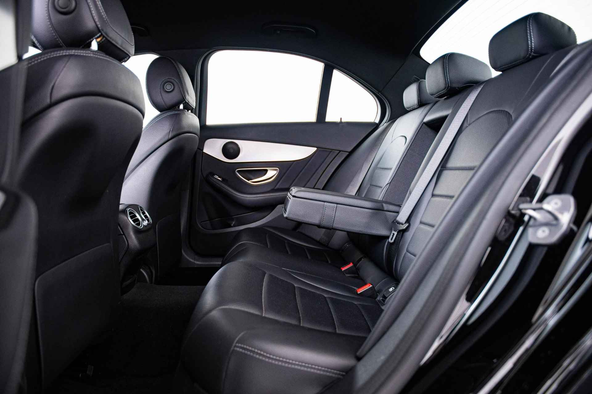 Mercedes-Benz C-klasse 180 Business Solution AMG Exterieur/Interieur - Sportonderstel - Multifunctioneel sportstuur - Comfortpakket - Stoelverwarming voor - Spiegelpakket - Led koplampen - DAB - - 21/70