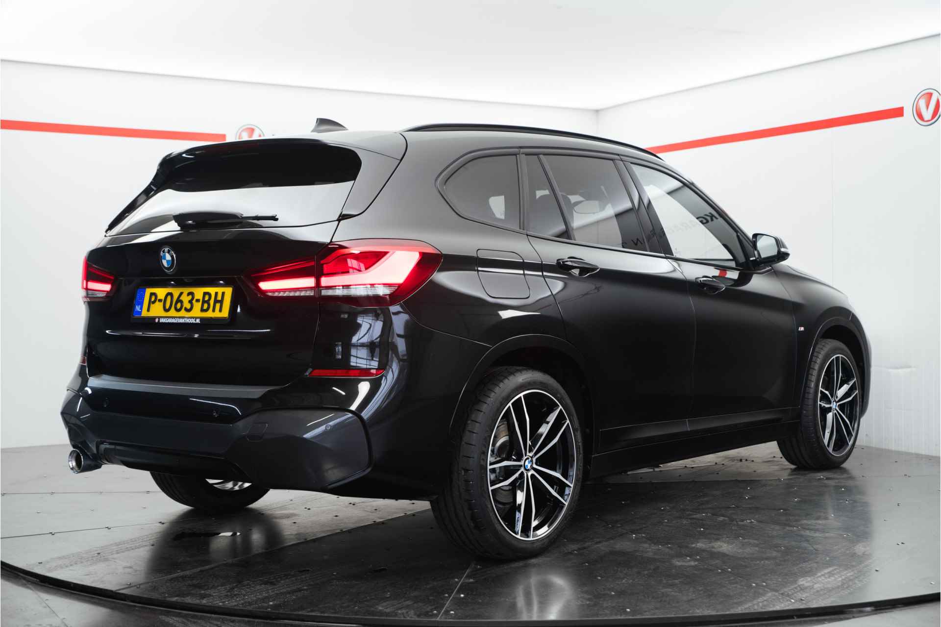 BMW X1 sDrive18i High Executive M-Pakket Panoromadak - 9/44