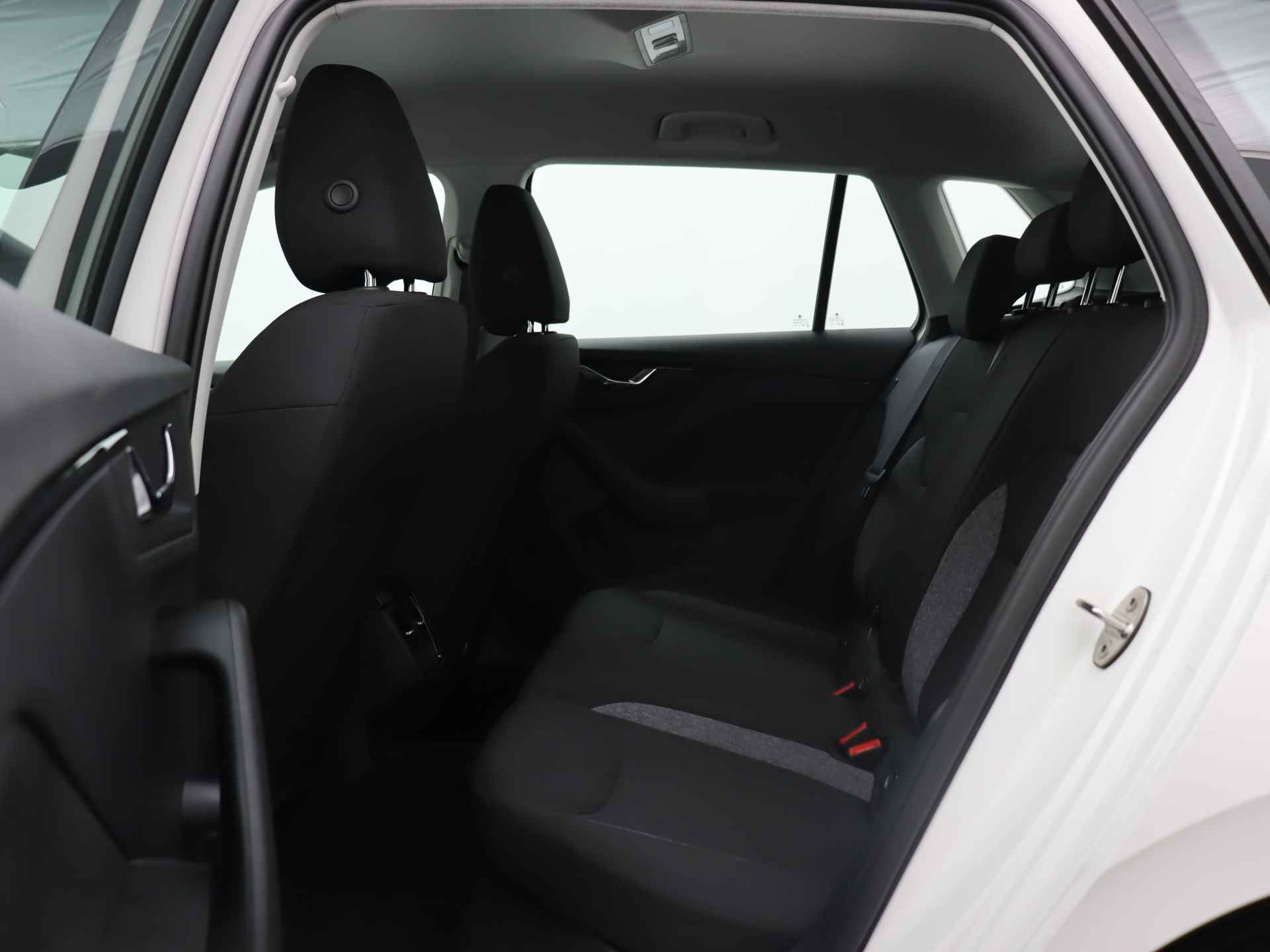 Škoda Kamiq 1.0 TSI Active | Parkeersensor achter | Cruise control | Bluetooth | Dakrails | - 17/35