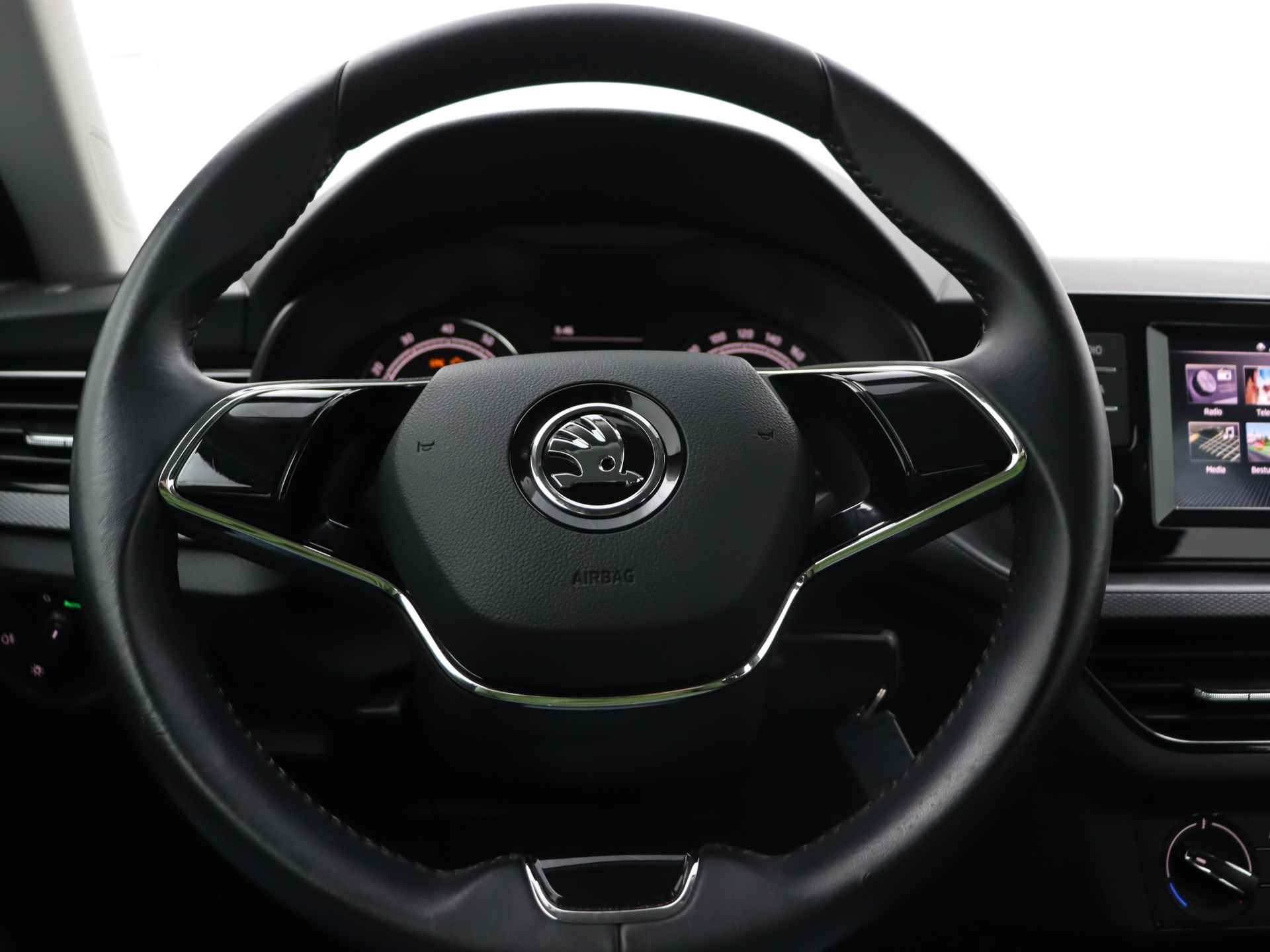 Škoda Kamiq 1.0 TSI Active | Parkeersensor achter | Cruise control | Bluetooth | Dakrails | - 18/35