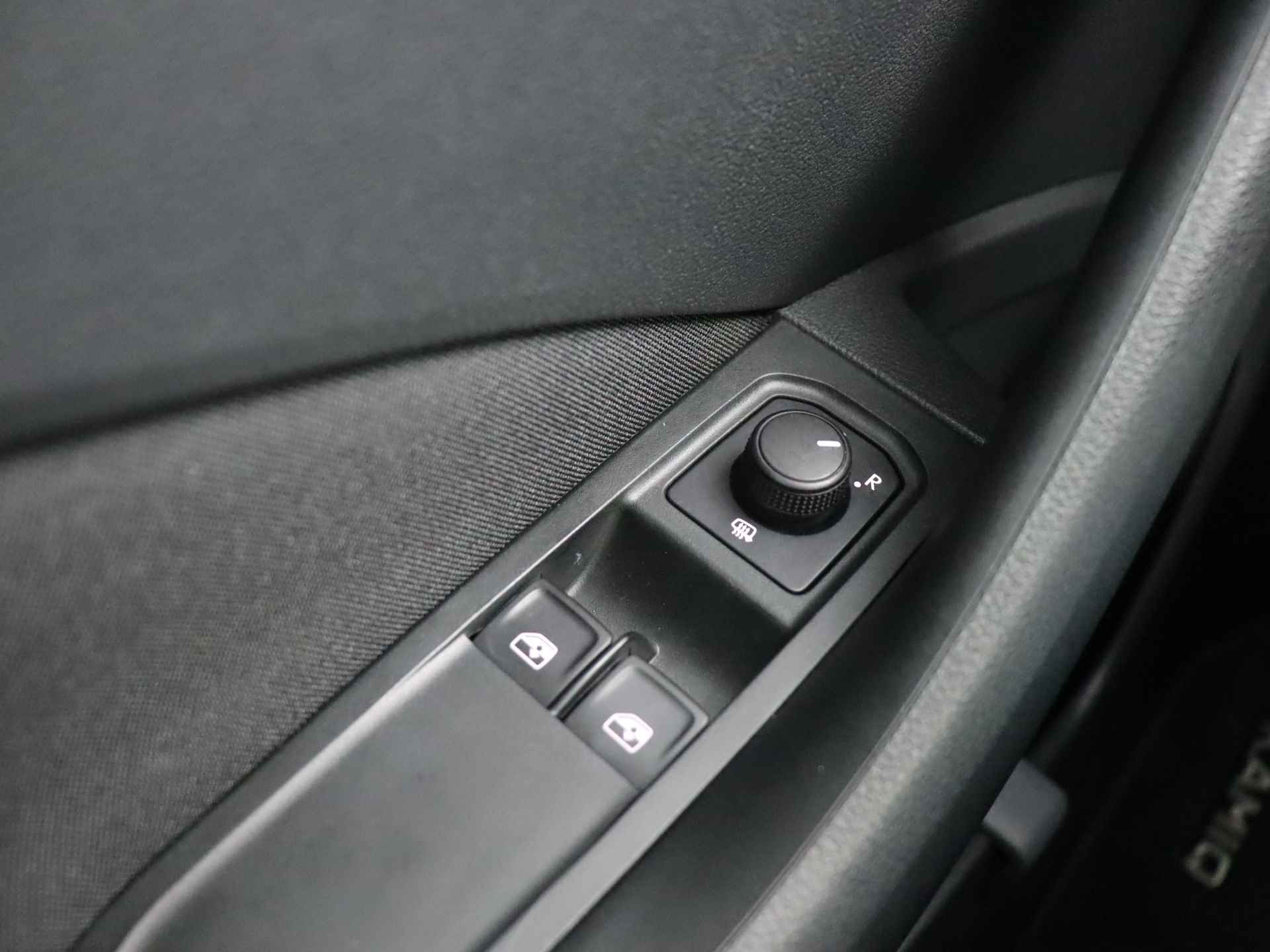 Škoda Kamiq 1.0 TSI Active | Parkeersensor achter | Cruise control | Bluetooth | Dakrails | - 24/35