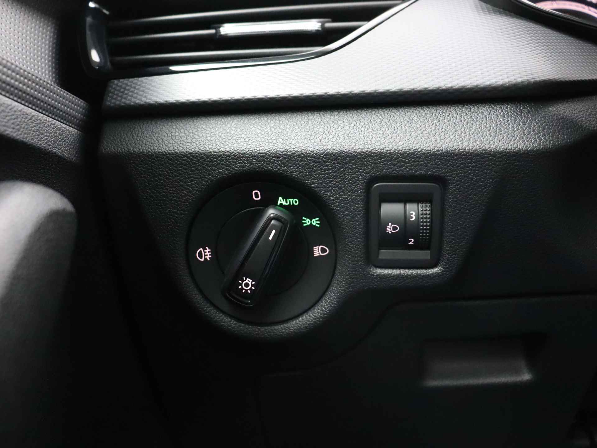 Škoda Kamiq 1.0 TSI Active | Parkeersensor achter | Cruise control | Bluetooth | Dakrails | - 25/35