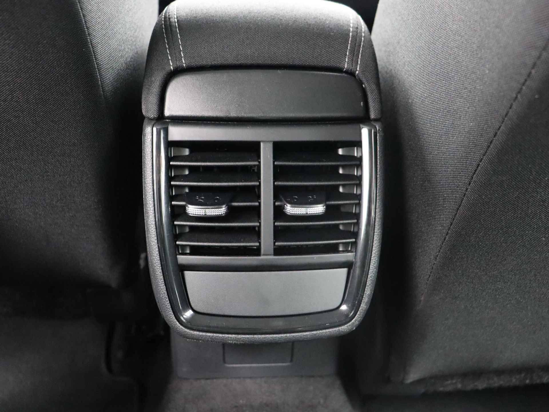 Škoda Kamiq 1.0 TSI Active | Parkeersensor achter | Cruise control | Bluetooth | Dakrails | - 28/35