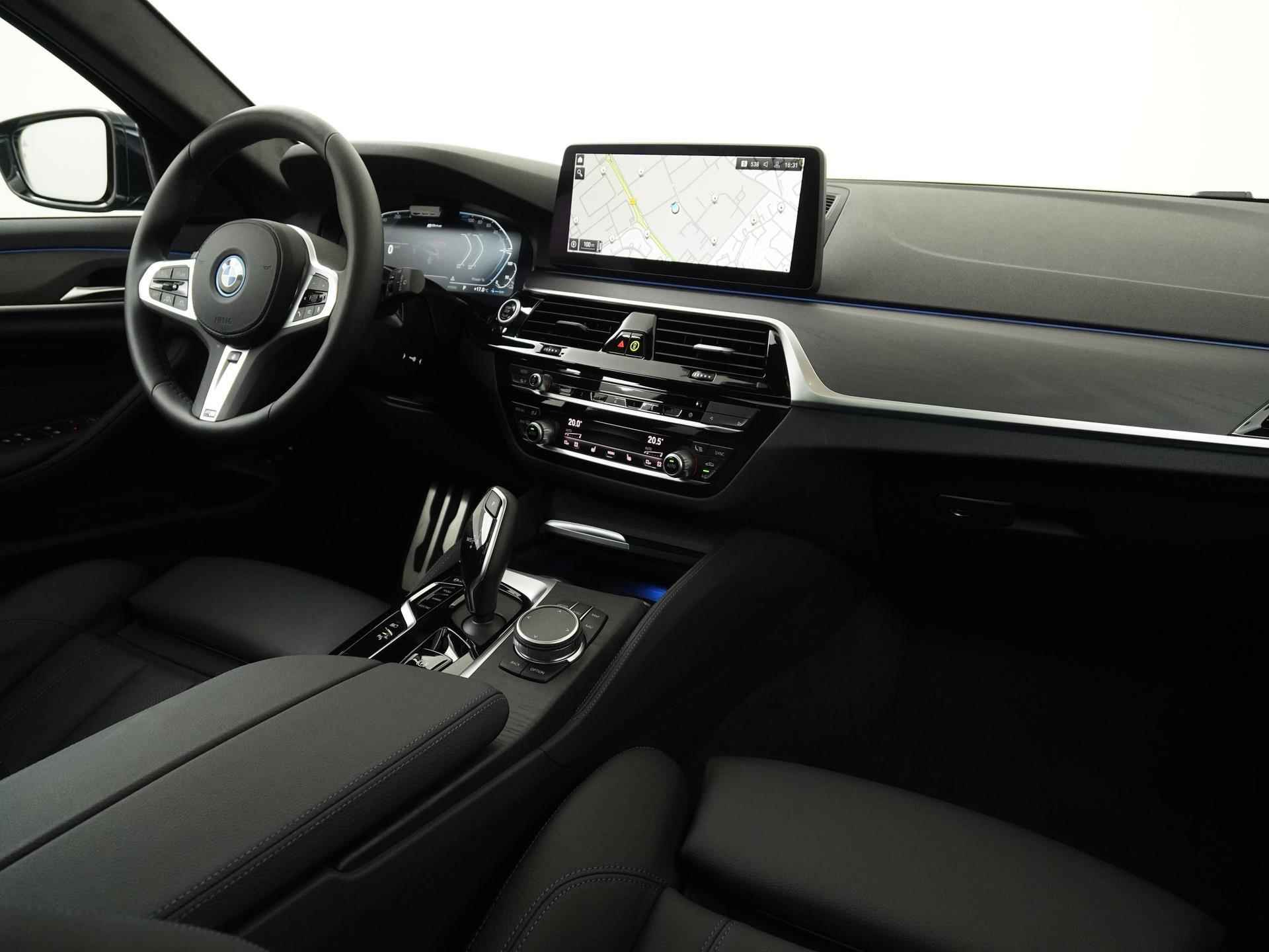 BMW 5 Serie Touring 530e xDrive Business Edition Plus | Trekhaak | Virtual cockpit | Leder | Mem Stoel | Zondag Open! - 2/55