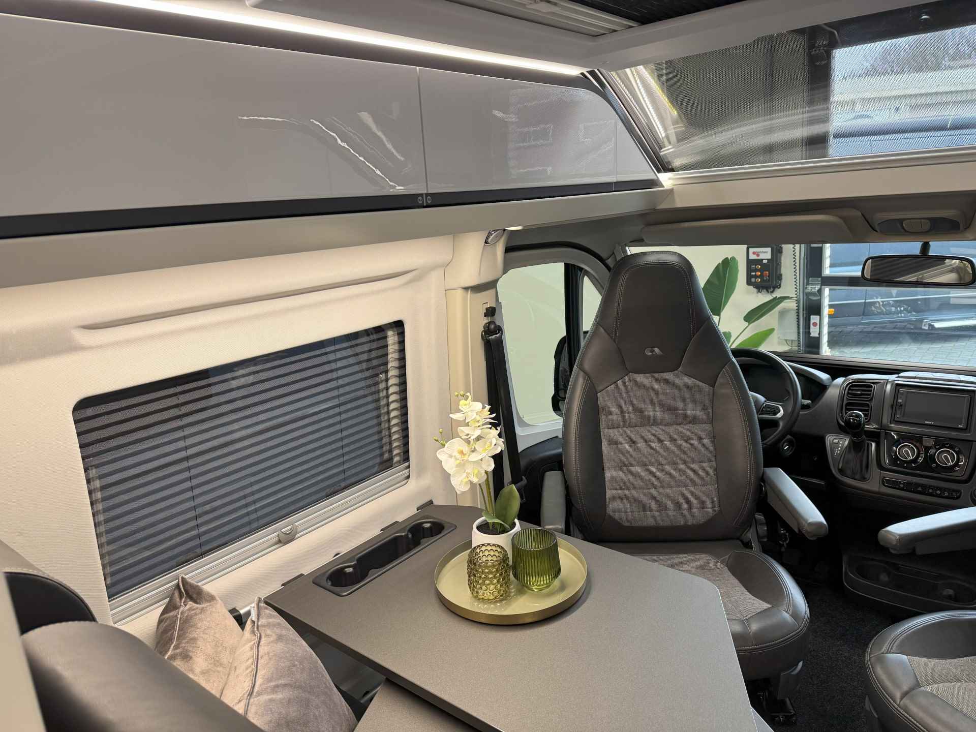 Adria Twin Supreme 640 SGX 180 pk AUTOMAAT 9-Traps Euro6 Fiat Ducato 8 Maxi **Lengtebedden in hoogte verstelbaar/4 zitplaatsen/Luifel/ - 22/29