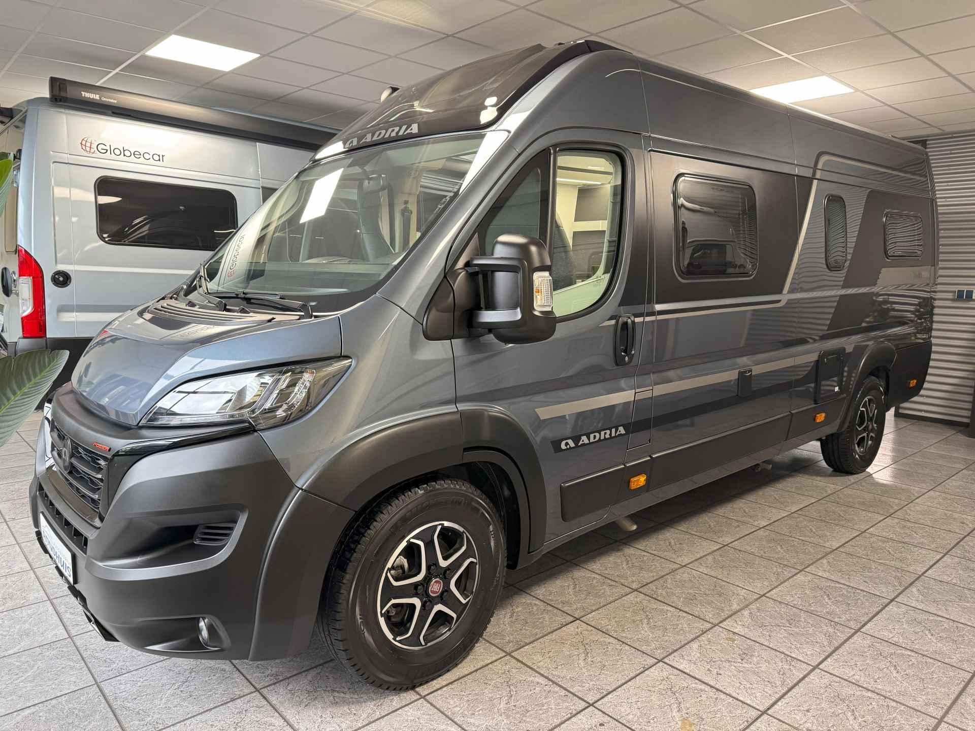 Adria Twin Supreme 640 SGX 180 pk AUTOMAAT 9-Traps Euro6 Fiat Ducato 8 Maxi **Lengtebedden in hoogte verstelbaar/4 zitplaatsen/Luifel/ - 27/29