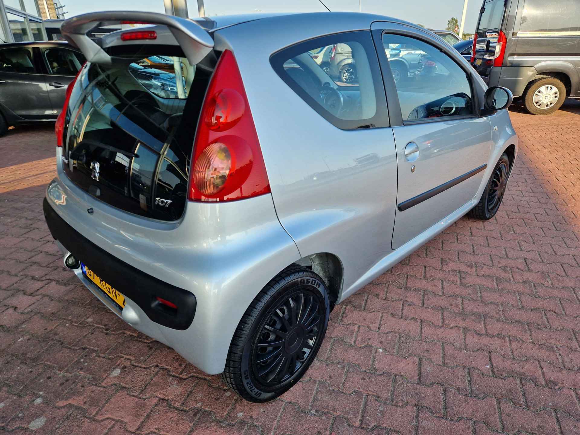 Peugeot 107 1.0-12V XS AUTOMAAT 12 MND BOVAG GAR | AIRCO | CDV | SPOILER | ELEKTR. RAMEN | RADIO/CD - 7/24