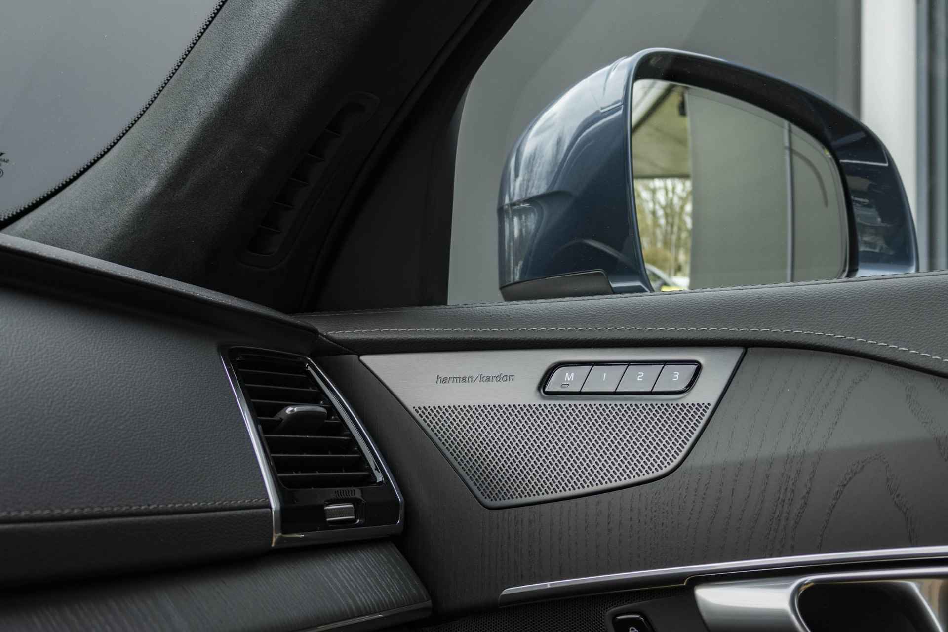 Volvo XC90 T8 Recharge AWD Ultimate Bright | Massagestoelen | Luchtvering | Panoramadak | Head-up display | 360º camera | Harman Kardon audio | 21" velgen | Stoelventilatie - 31/44