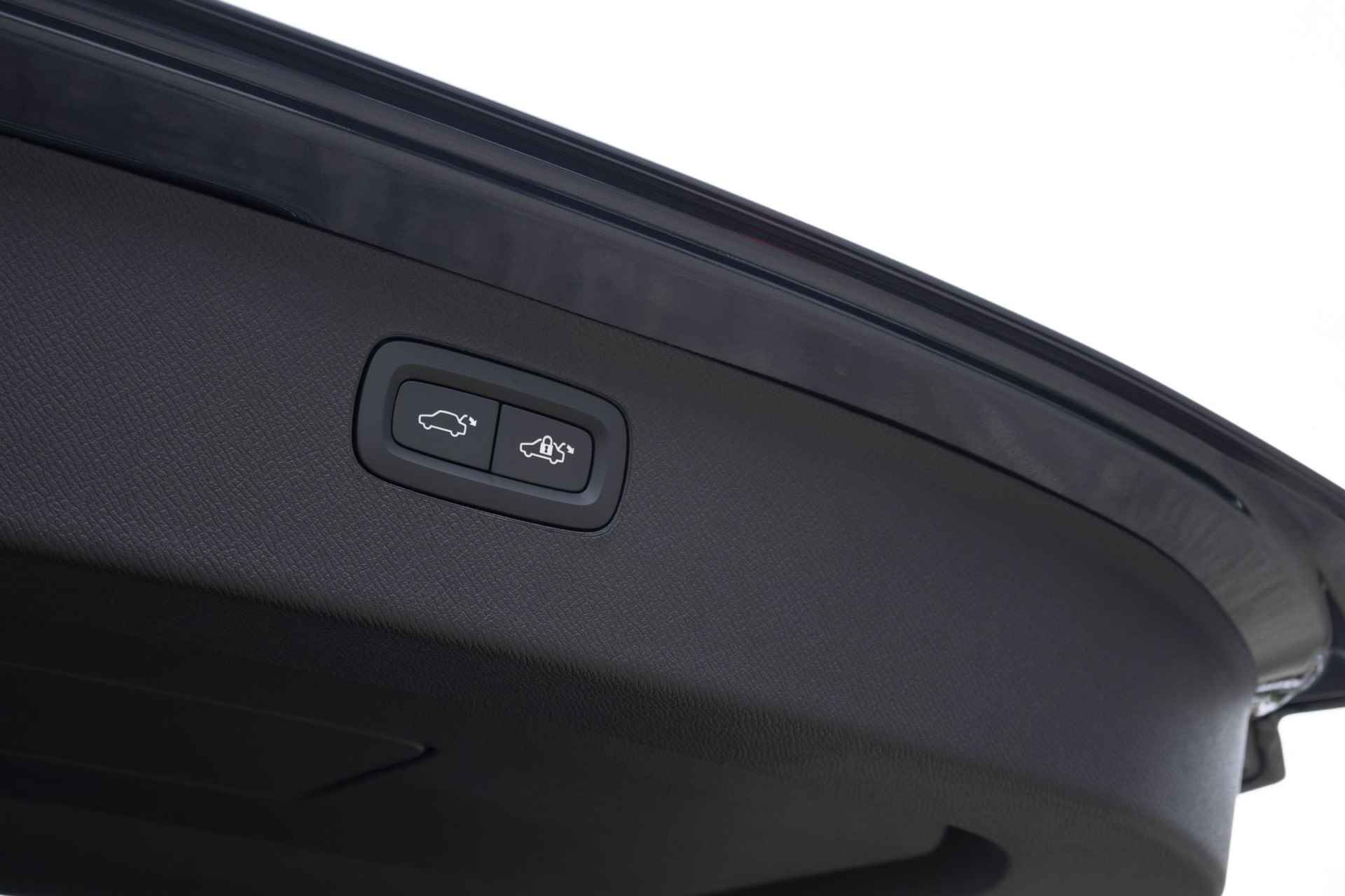 Volvo XC90 T8 Recharge AWD Ultimate Bright | Massagestoelen | Luchtvering | Panoramadak | Head-up display | 360º camera | Harman Kardon audio | 21" velgen | Stoelventilatie - 41/44