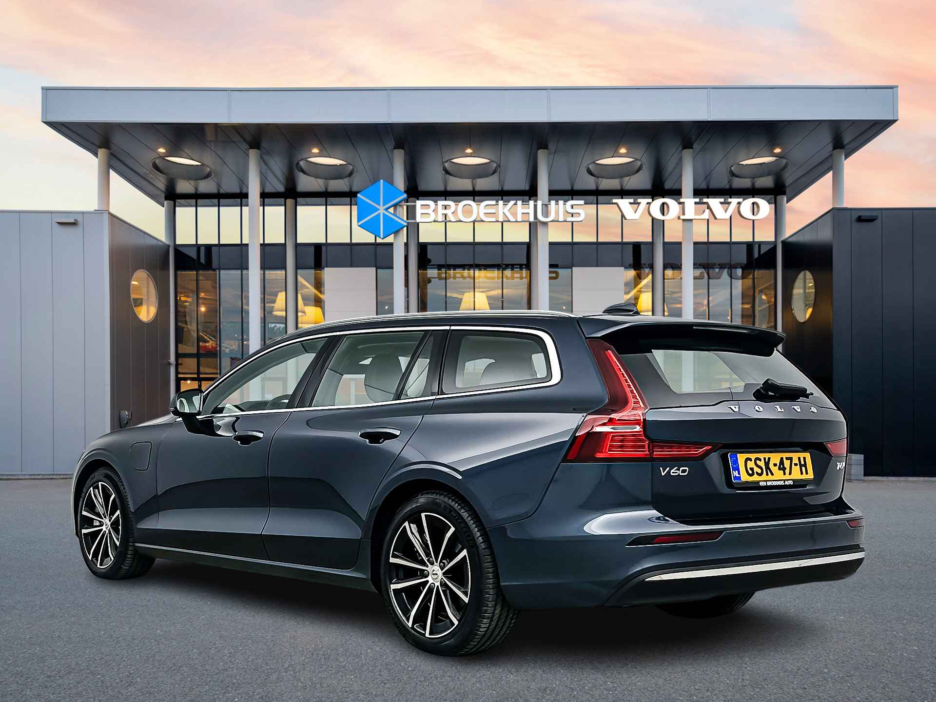 Volvo V60 T6 Recharge AWD Essential Edition | Adaptieve cruise | BLIS | Stoel/stuur/achterbankverwarming | Park Assist V+A | Parkeerverwar - 5/30