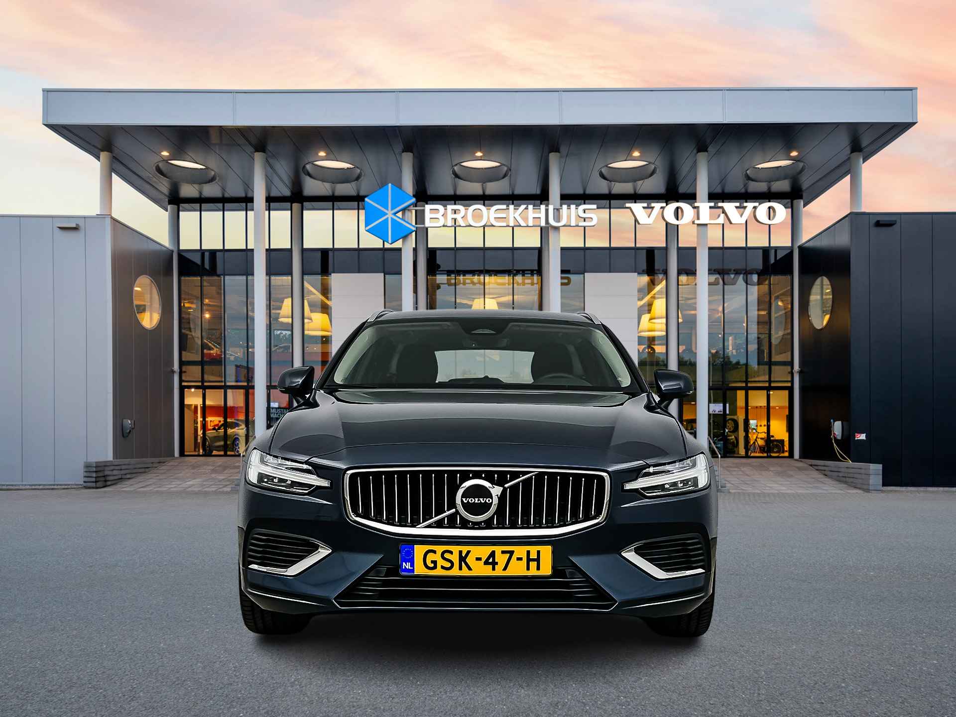 Volvo V60 T6 Recharge AWD Essential Edition | Adaptieve cruise | BLIS | Stoel/stuur/achterbankverwarming | Park Assist V+A | Parkeerverwar - 6/30