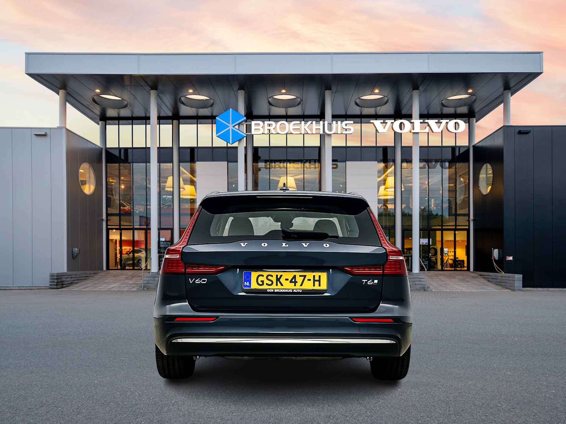 Volvo V60 T6 Recharge AWD Essential Edition | Adaptieve cruise | BLIS | Stoel/stuur/achterbankverwarming | Park Assist V+A | Parkeerverwar - 7/30