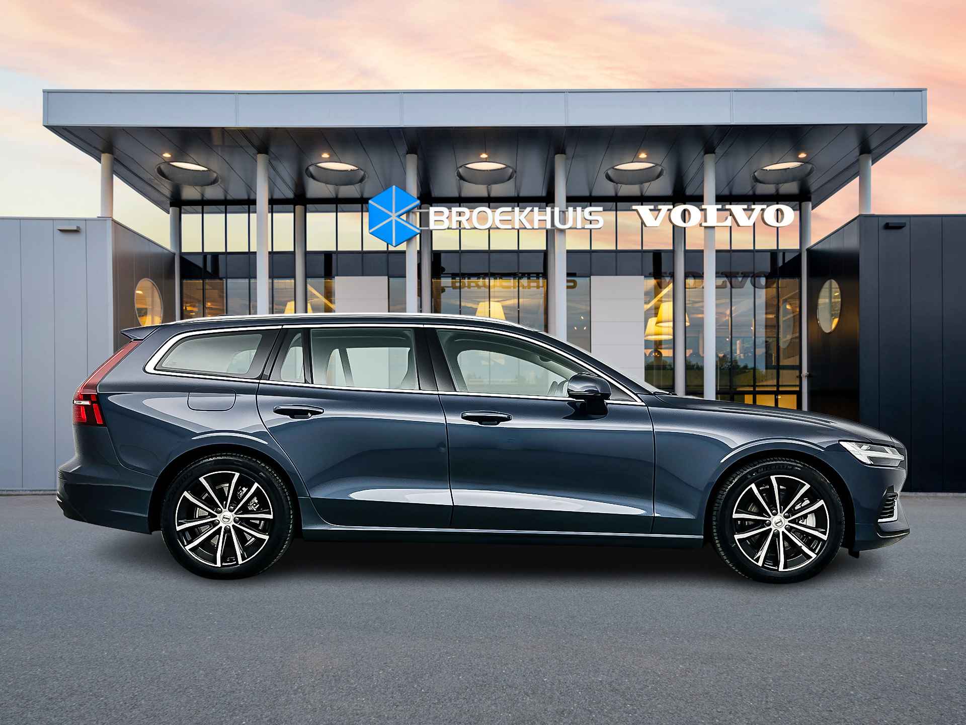 Volvo V60 T6 Recharge AWD Essential Edition | Adaptieve cruise | BLIS | Stoel/stuur/achterbankverwarming | Park Assist V+A | Parkeerverwar - 8/30